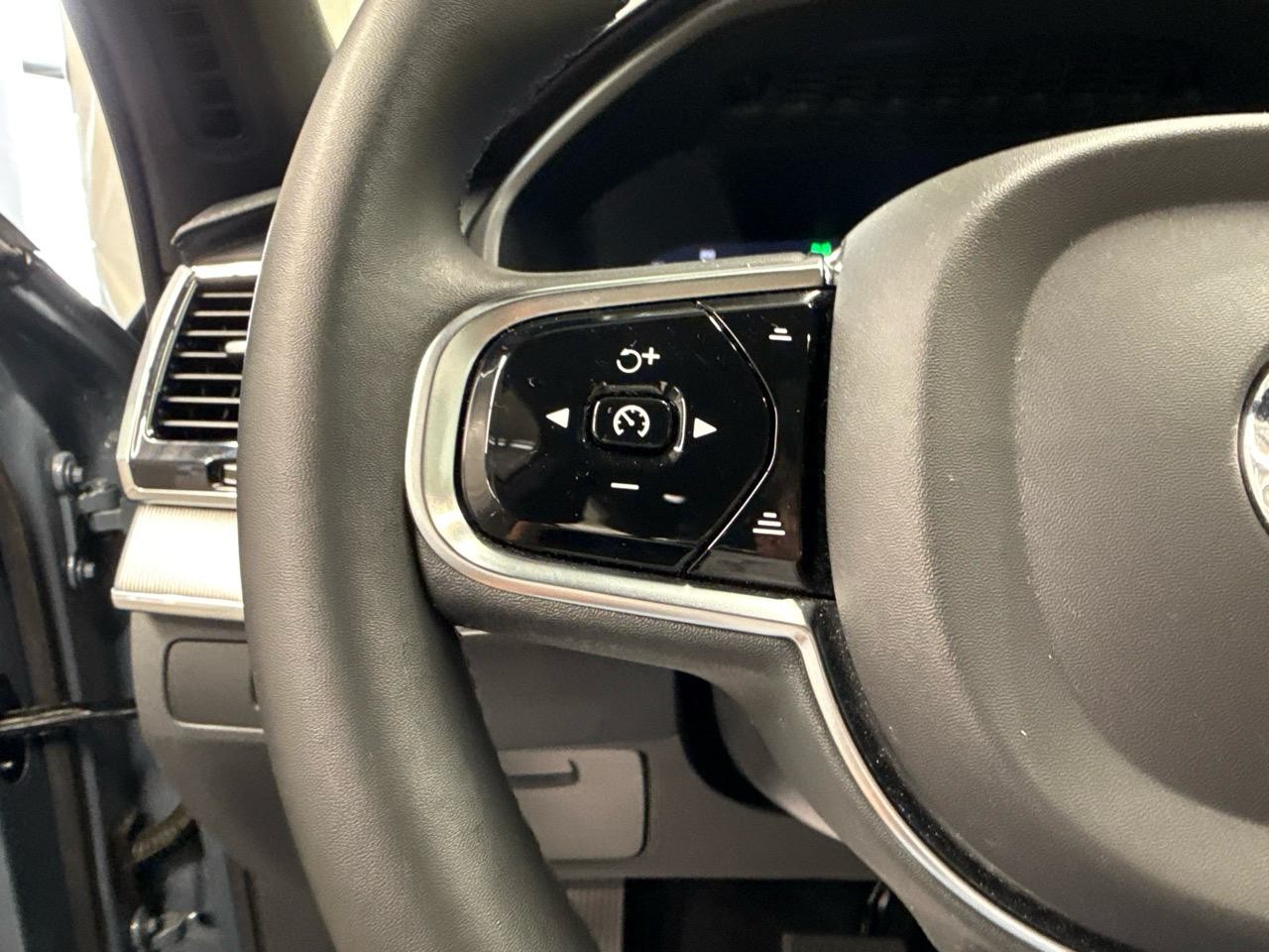 VOLVO XC90 B5 Diesel Mild Hybrid AWD Plus Dark Geartronic-image-9