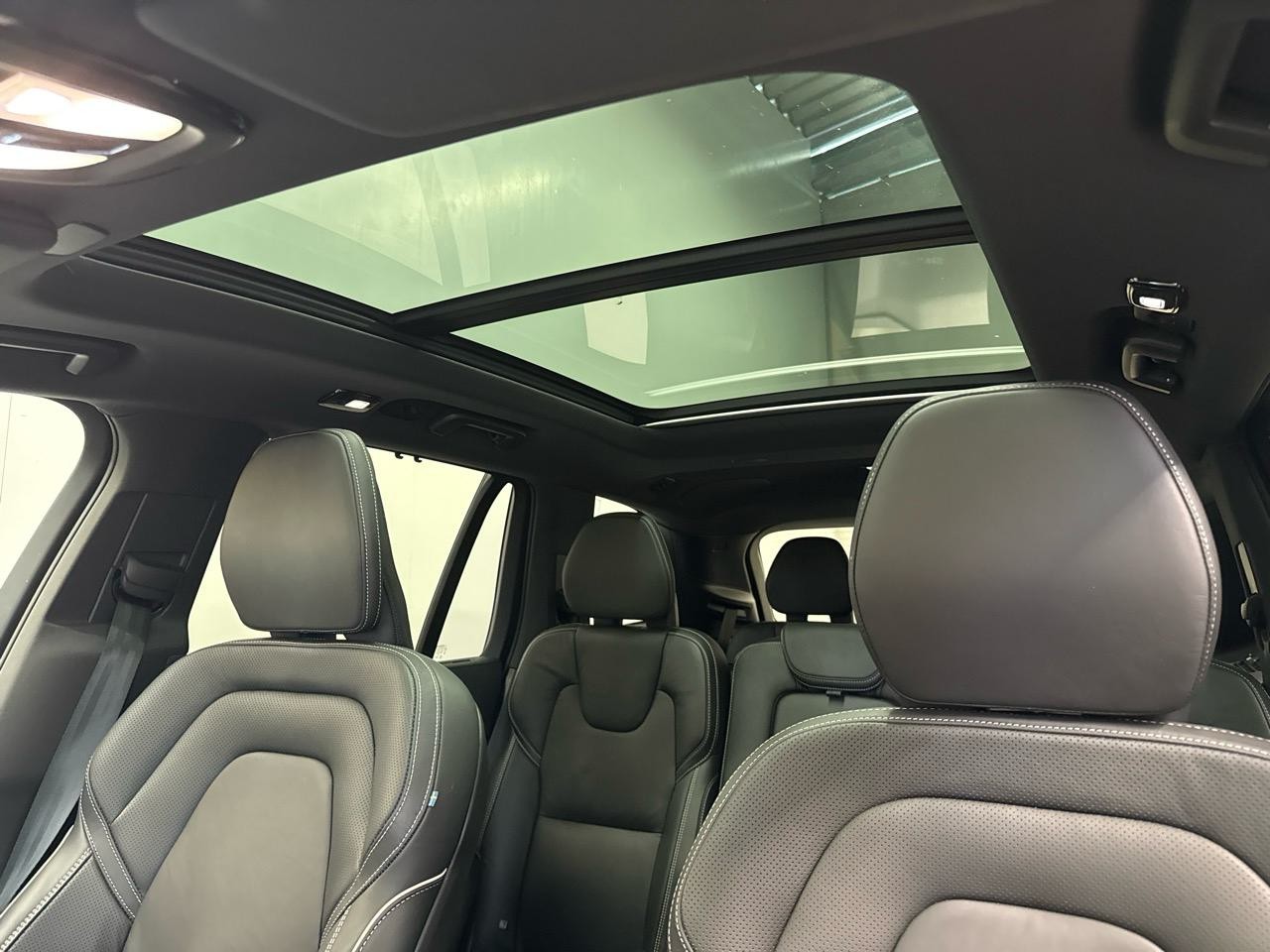 VOLVO XC90 B5 Diesel Mild Hybrid AWD Plus Dark Geartronic-image-6