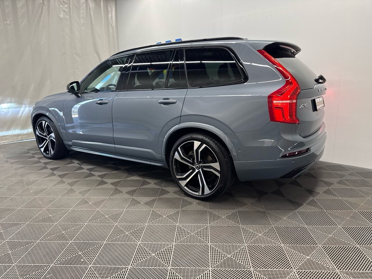 VOLVO XC90 B5 Diesel Mild Hybrid AWD Plus Dark Geartronic-showroom-element-1