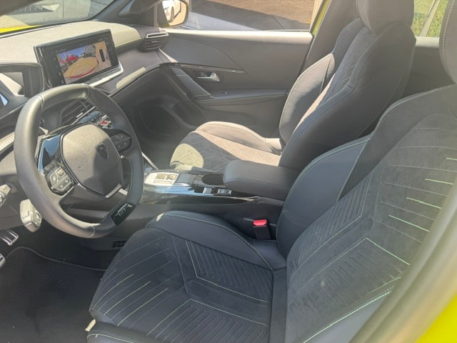 PEUGEOT 208 1.2 MHEV 145 GT-image-4