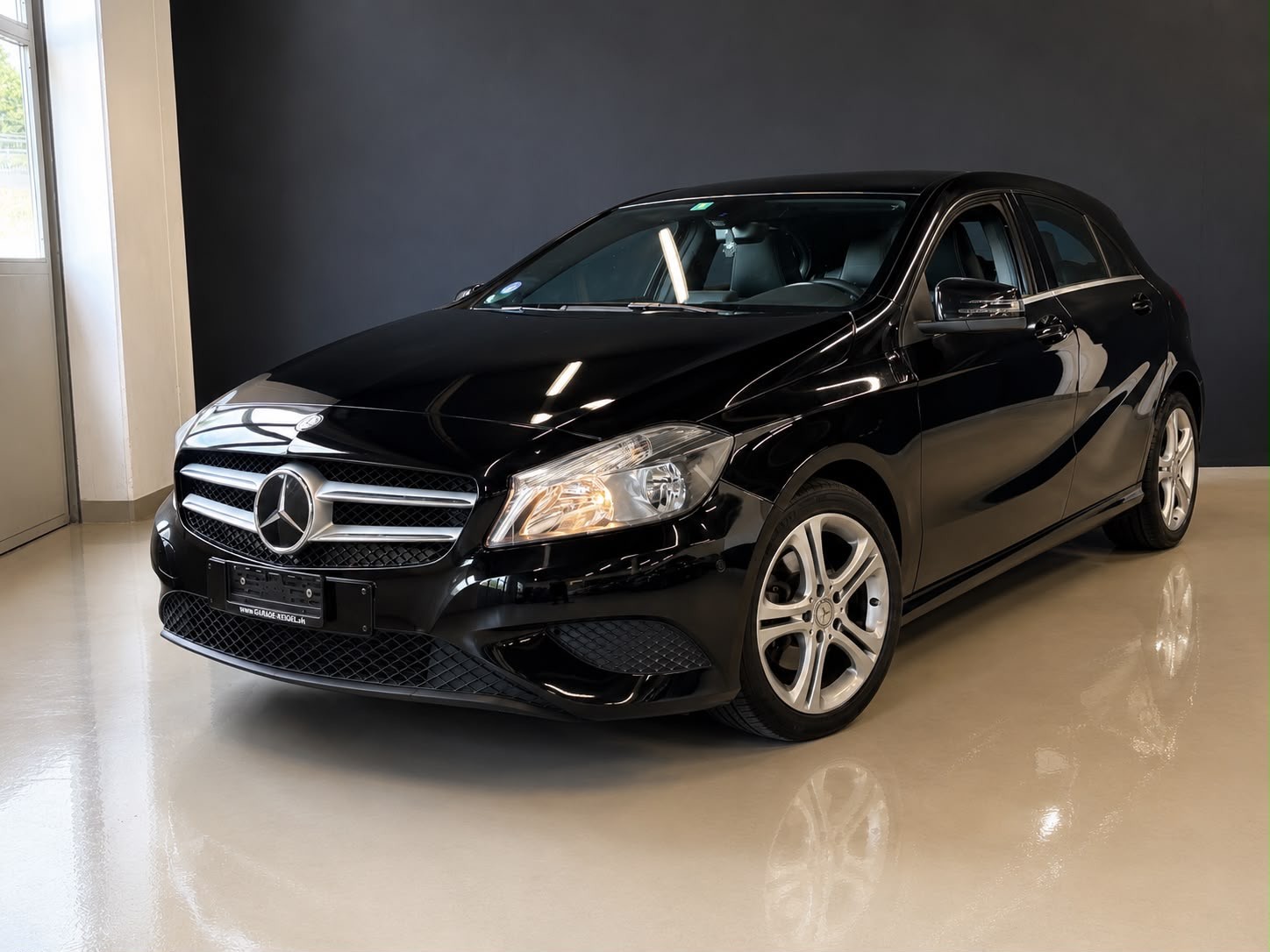 MERCEDES-BENZ A 180 7G-DCT-image-1