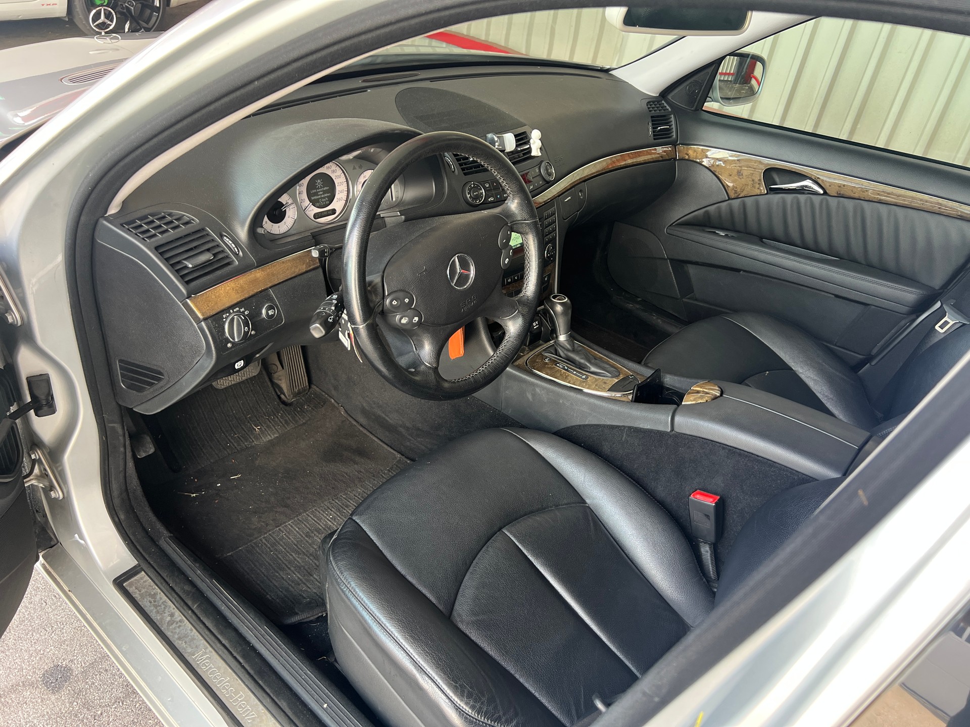 MERCEDES-BENZ E 280 Avantgarde-image-14