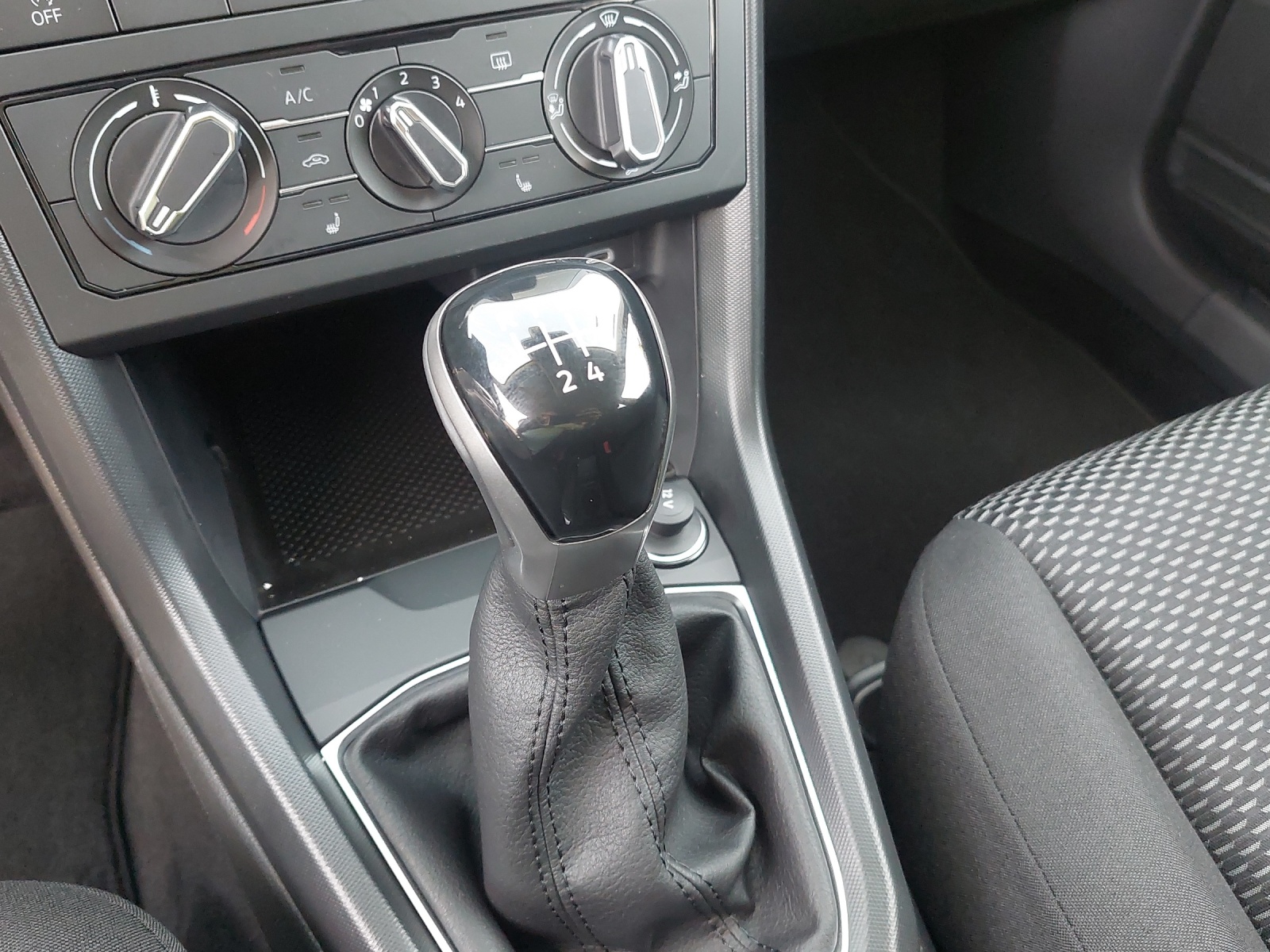 VW T-Cross 1.0 TSI-image-14