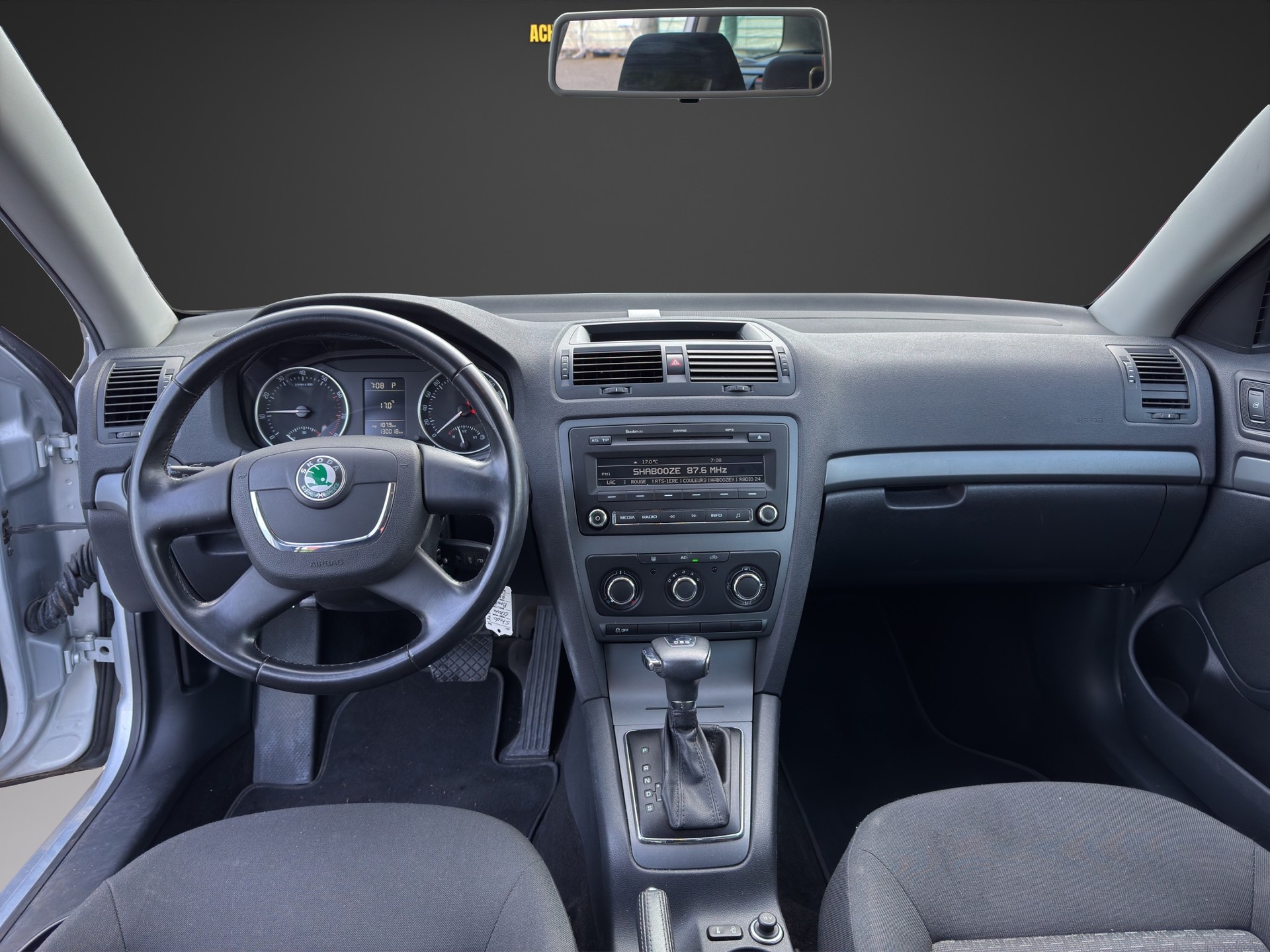 SKODA Octavia Combi 1.2 TSI Ambition DSG-image-13