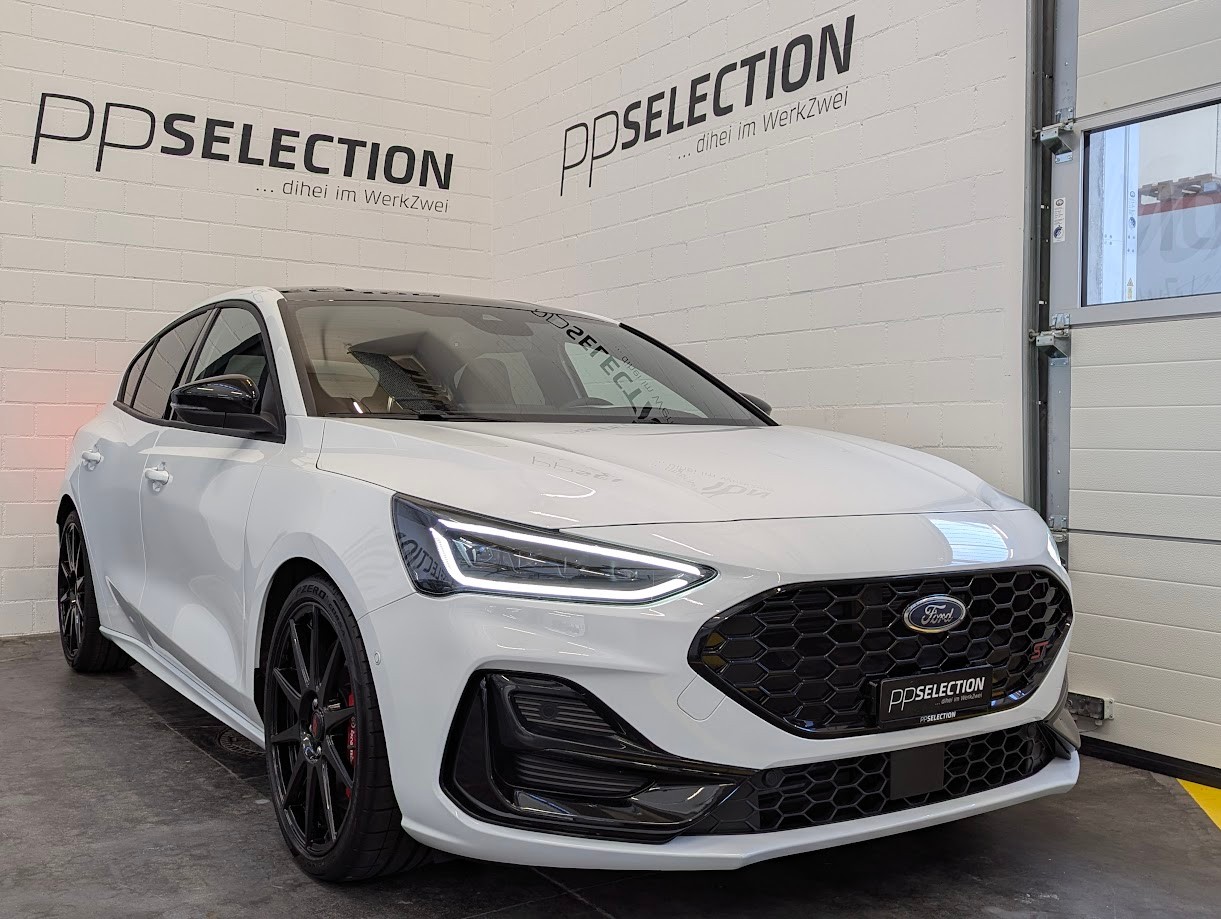 FORD Focus 2.3T EcoB ST X 6-Gang Hand*NEUWAGEN MIT TAGESZUL. 5J GAR TRACK-PACK PERF.SITZE CAM HEAD-UP*