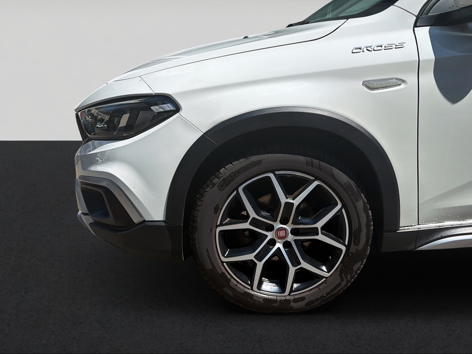 FIAT Tipo Hybrid 1.5 Cross-showroom-element-2