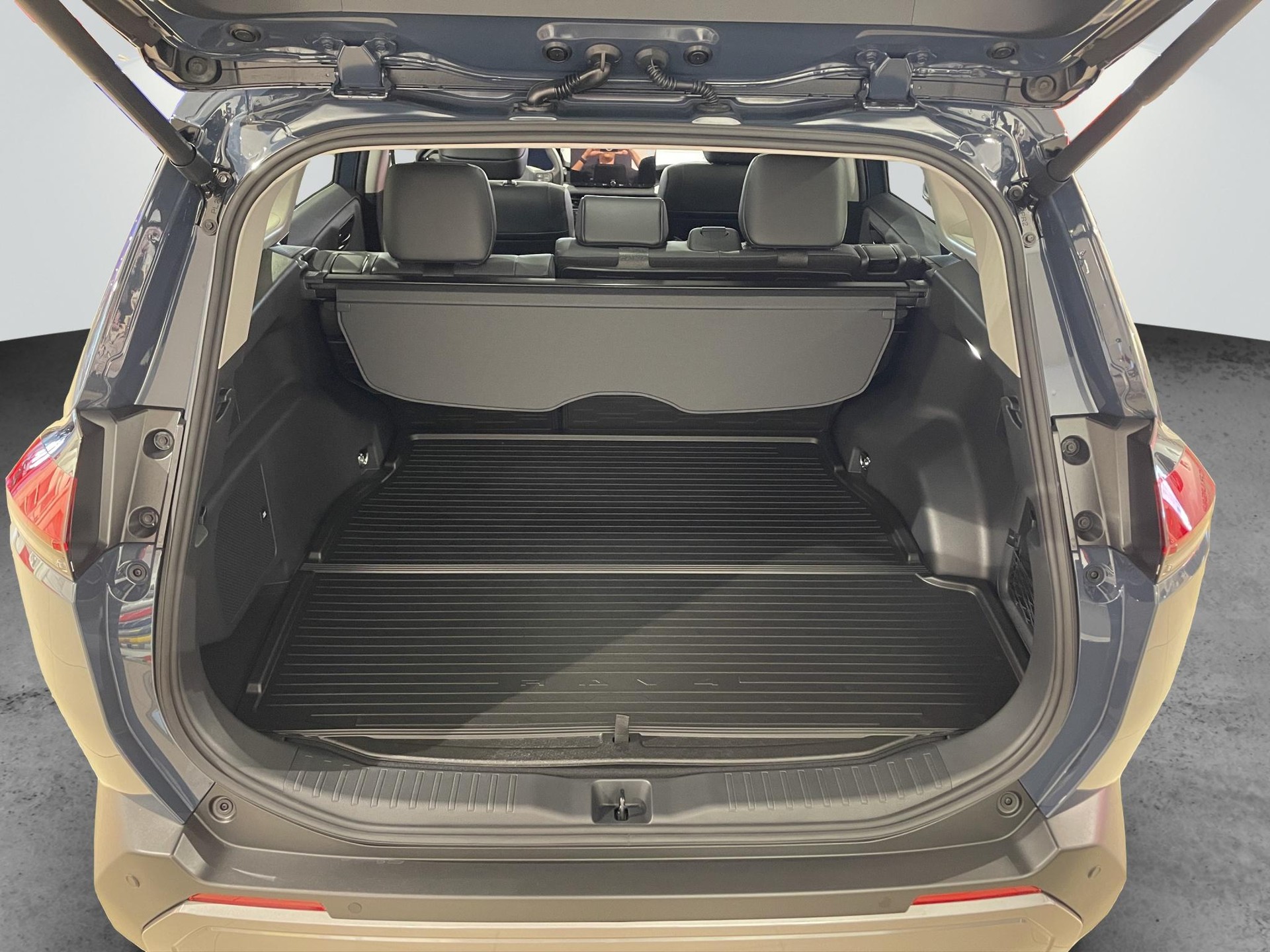 TOYOTA RAV4 2.5 HEV Premium-image-13