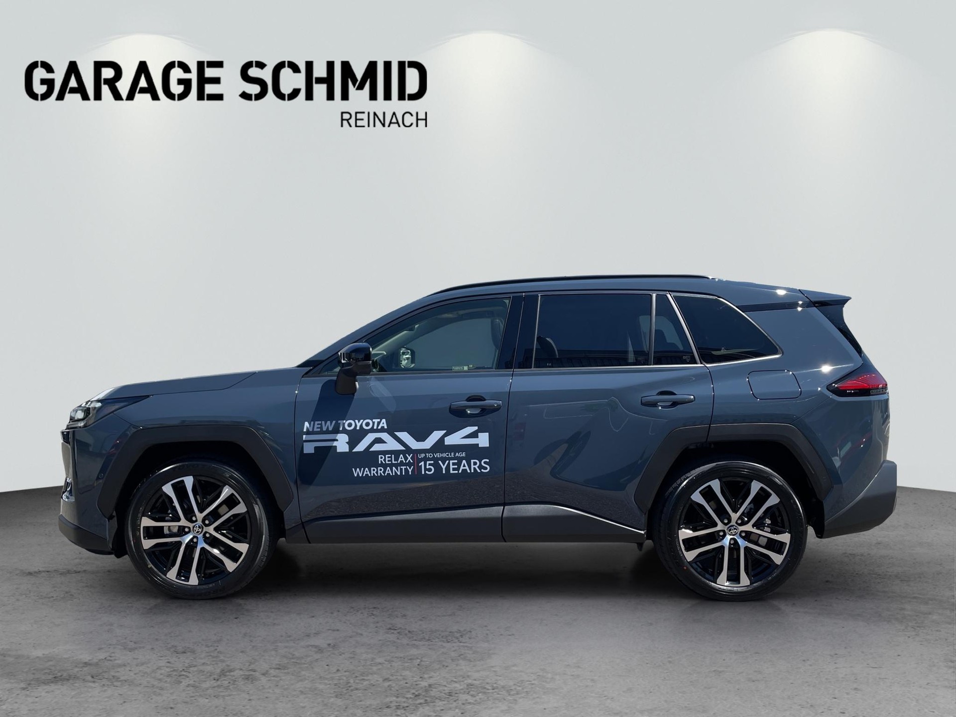 TOYOTA RAV4 2.5 HEV Premium-showroom-element-3