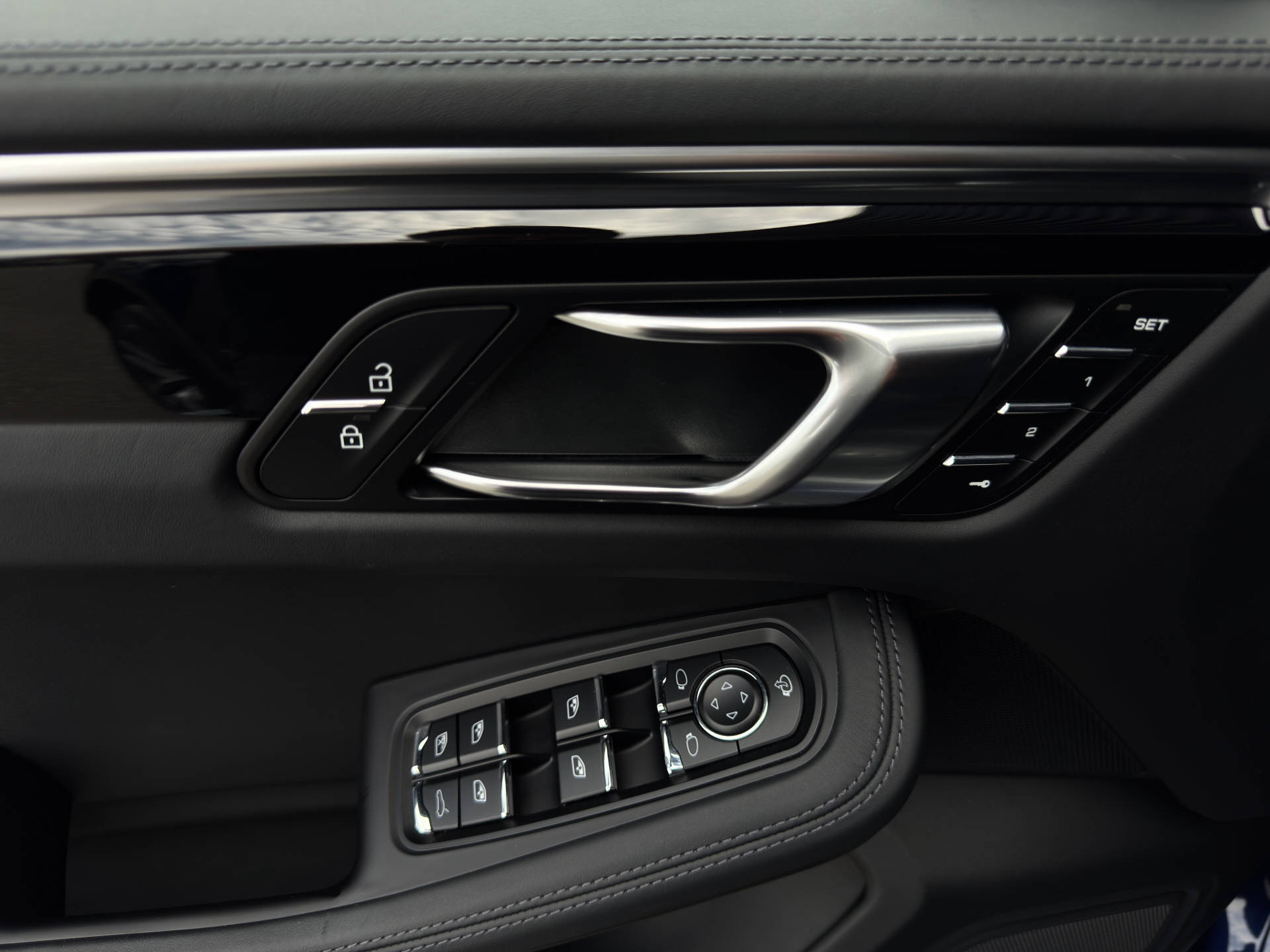 PORSCHE Macan S-image-10