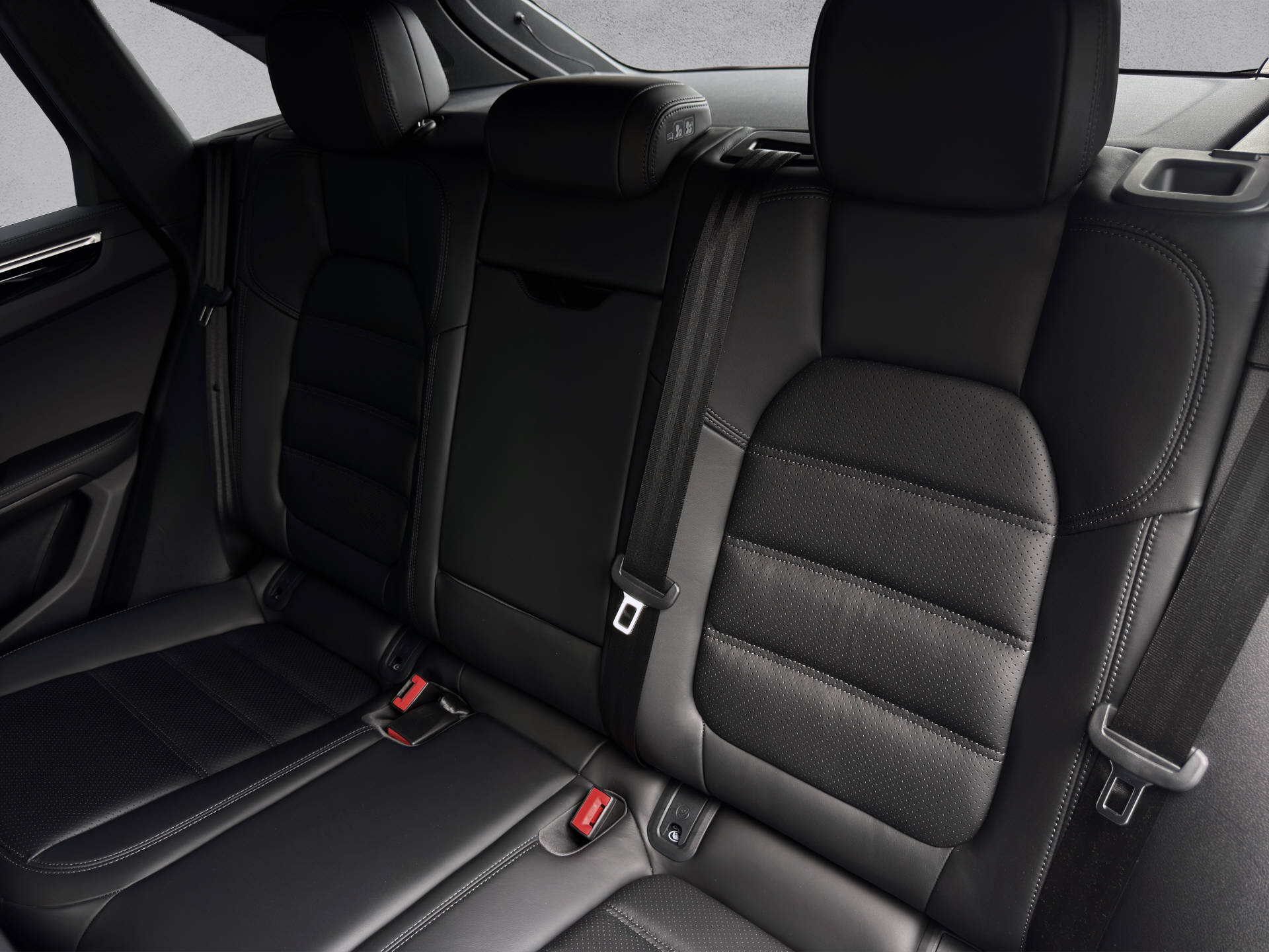 PORSCHE Macan S-image-12