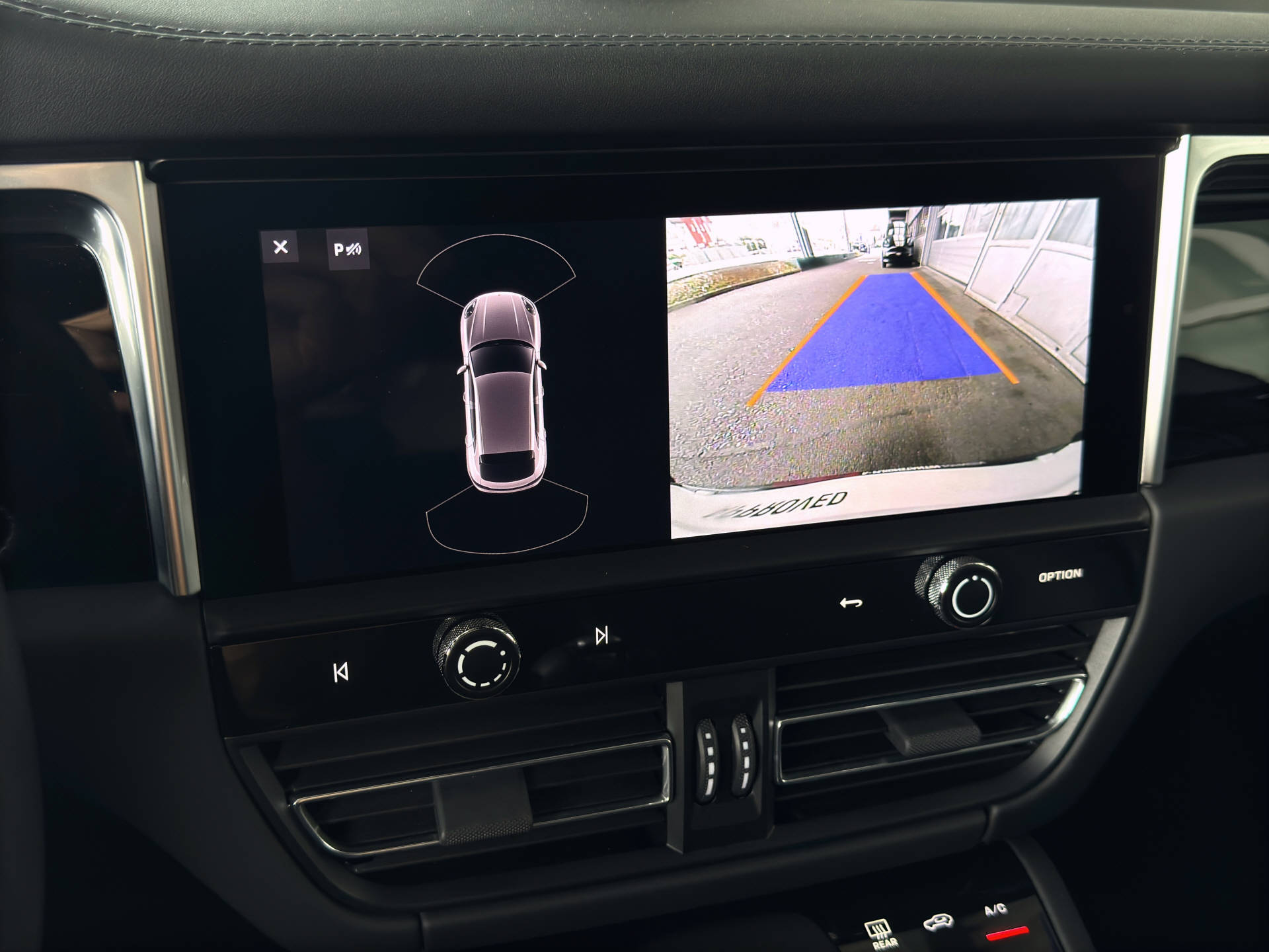 PORSCHE Macan S-image-8