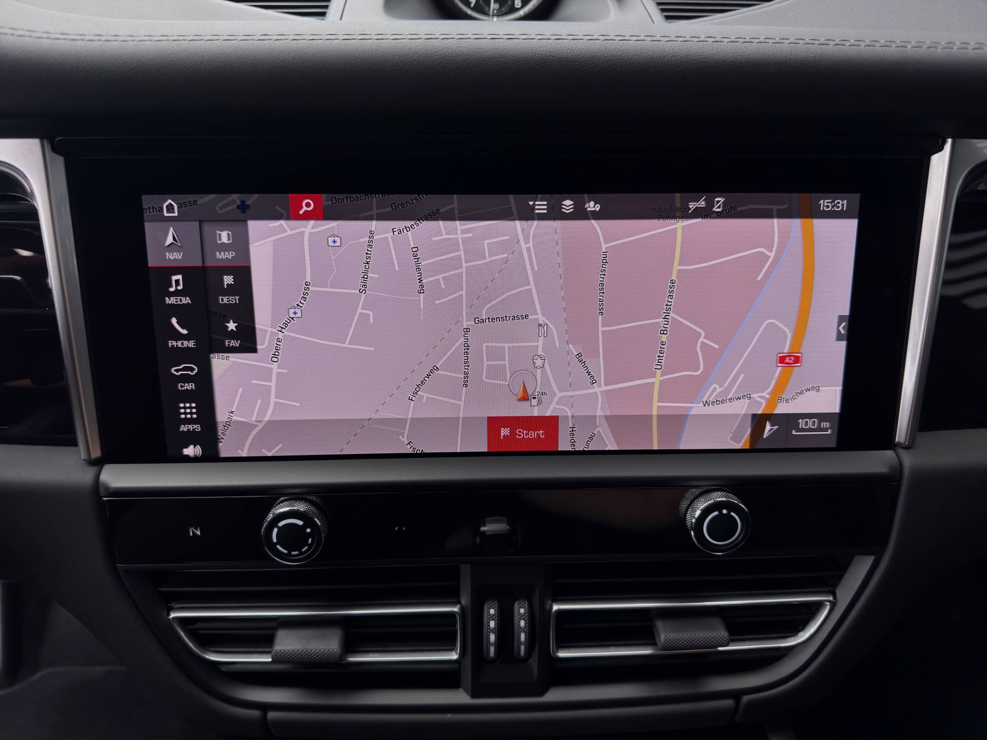 PORSCHE Macan S-image-9