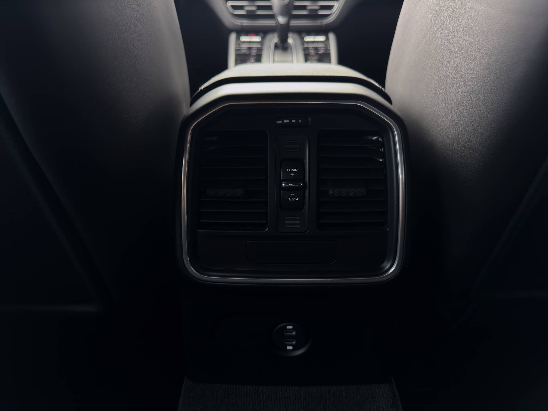 PORSCHE Macan S-image-11
