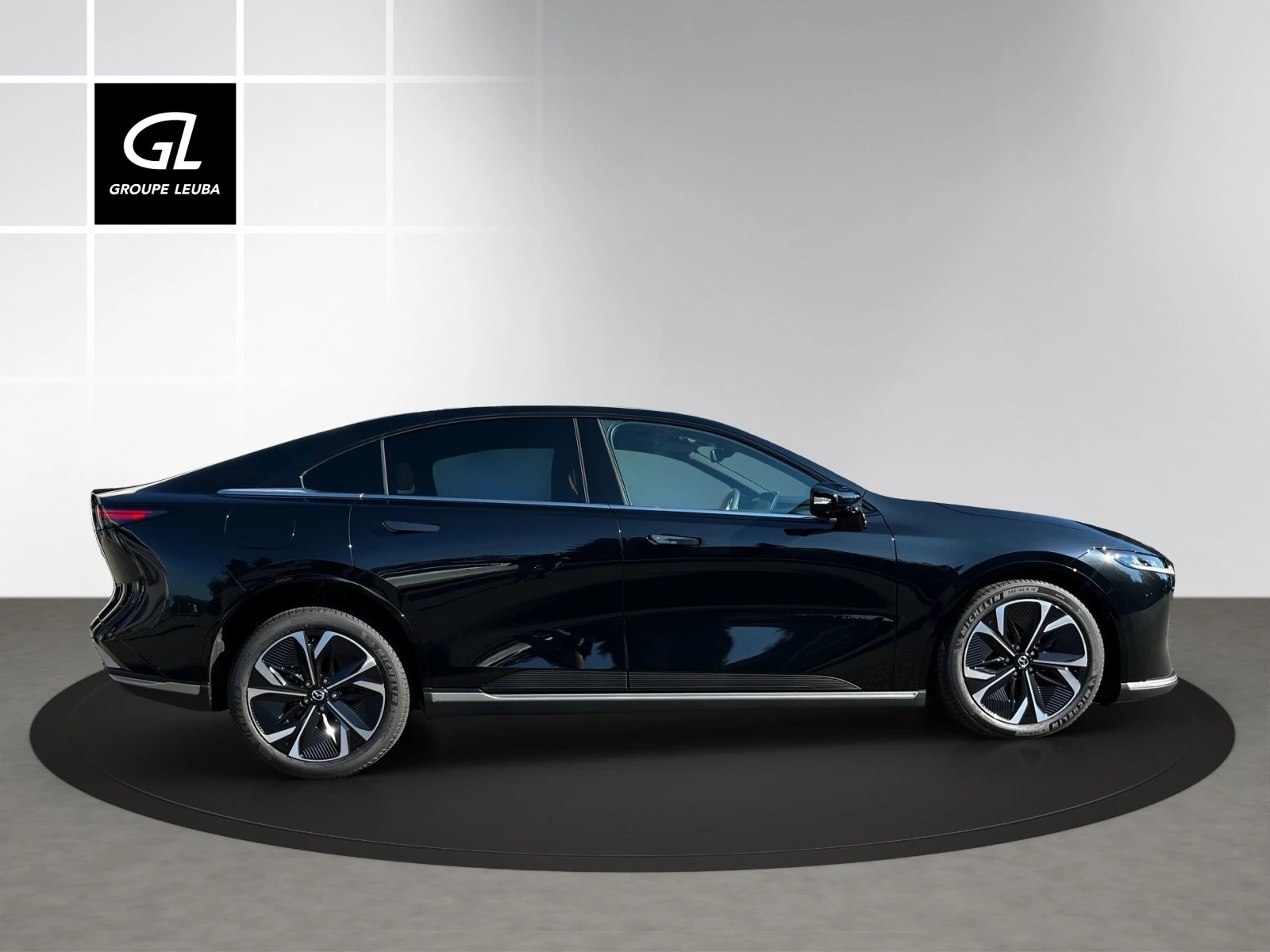 MAZDA 6e 245 80kWh Takumi Plus-showroom-element-3