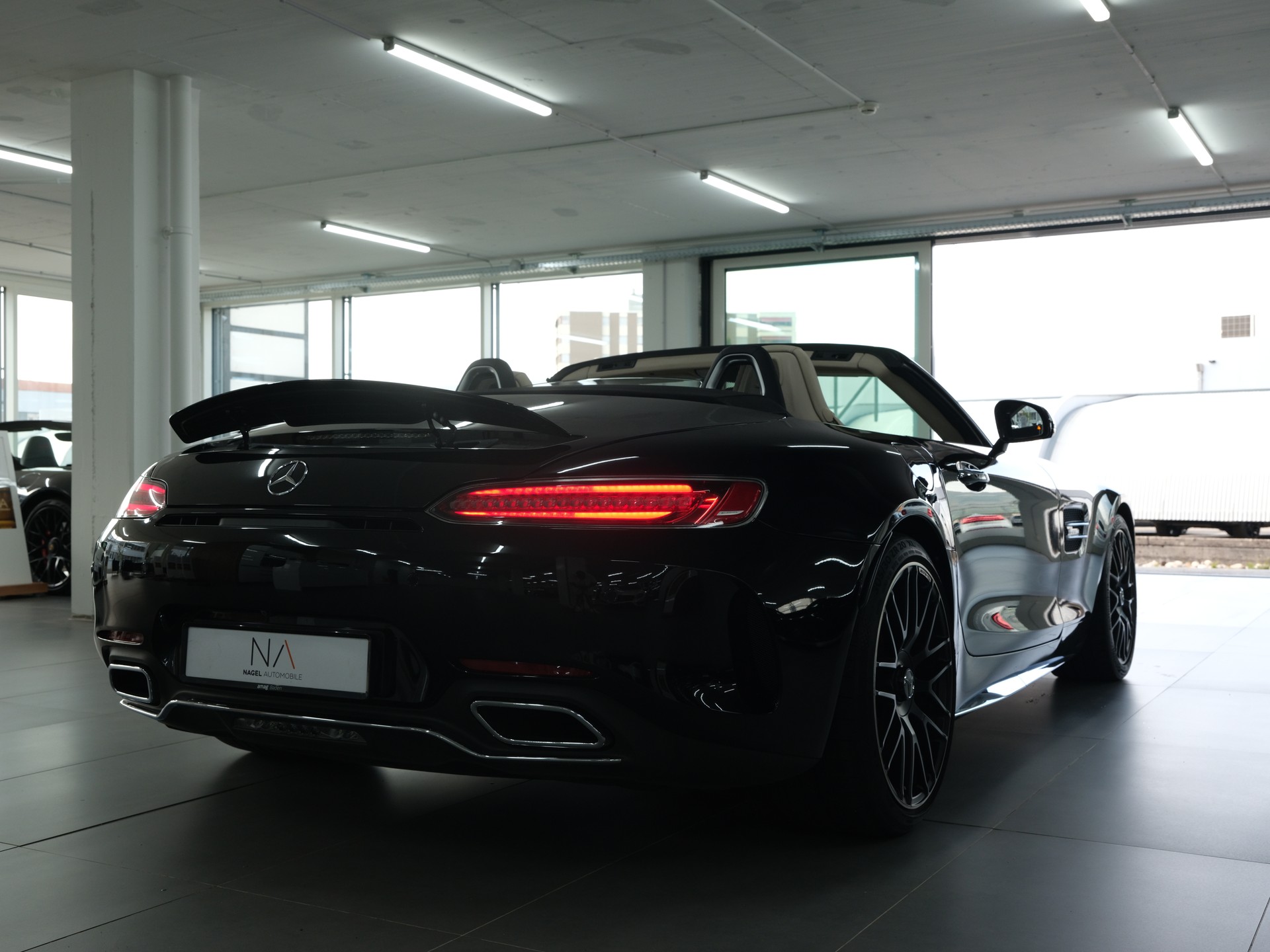 MERCEDES-BENZ AMG GT C Roadster Speedshift DCT *Burmester* *1.Hand* *Sportabgassanlage*-showroom-element-2