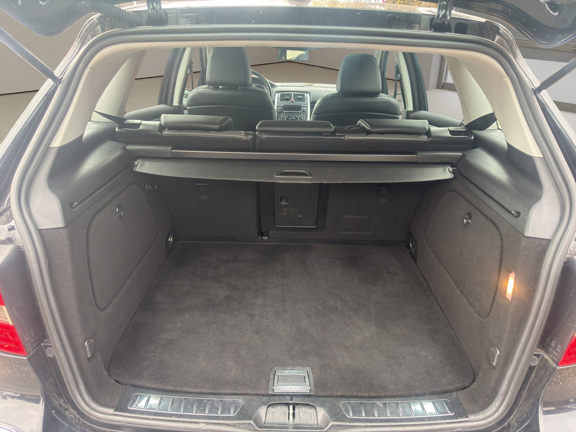 MERCEDES-BENZ B 200-image-12