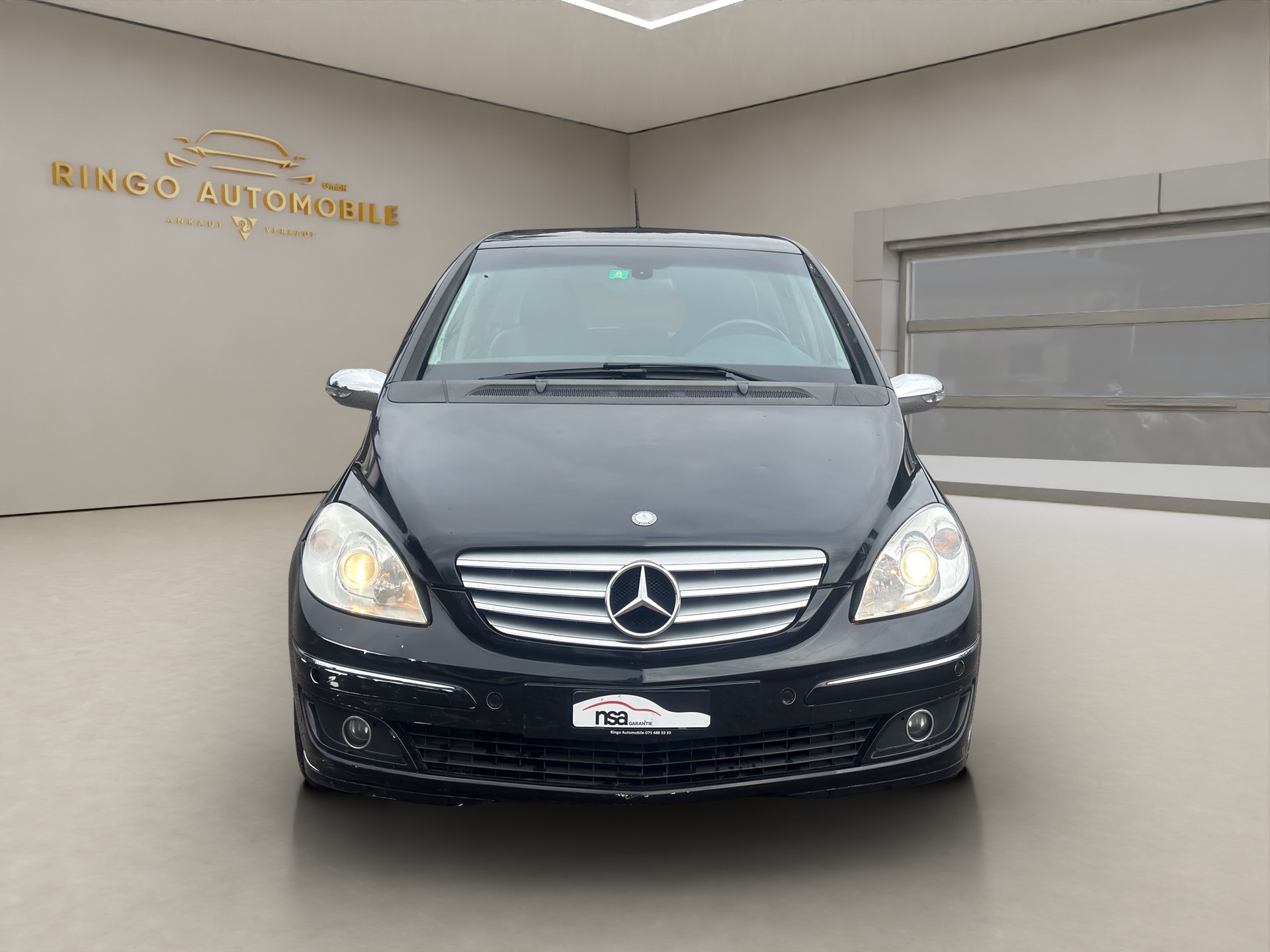 MERCEDES-BENZ B 200-showroom-element-1