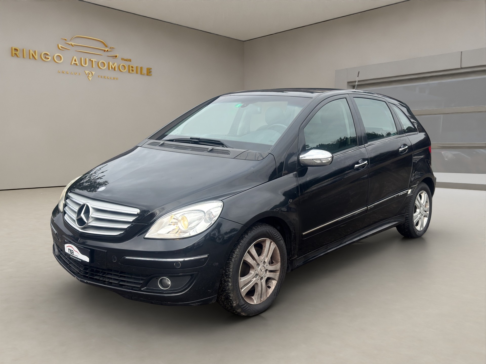 MERCEDES-BENZ B 200-showroom-element-2