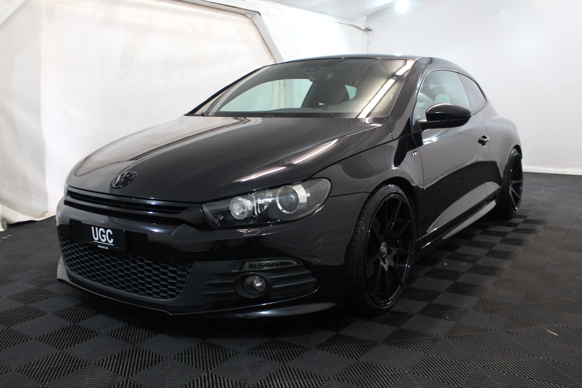 VW Scirocco 2.0 TSI 210-showroom-element-2