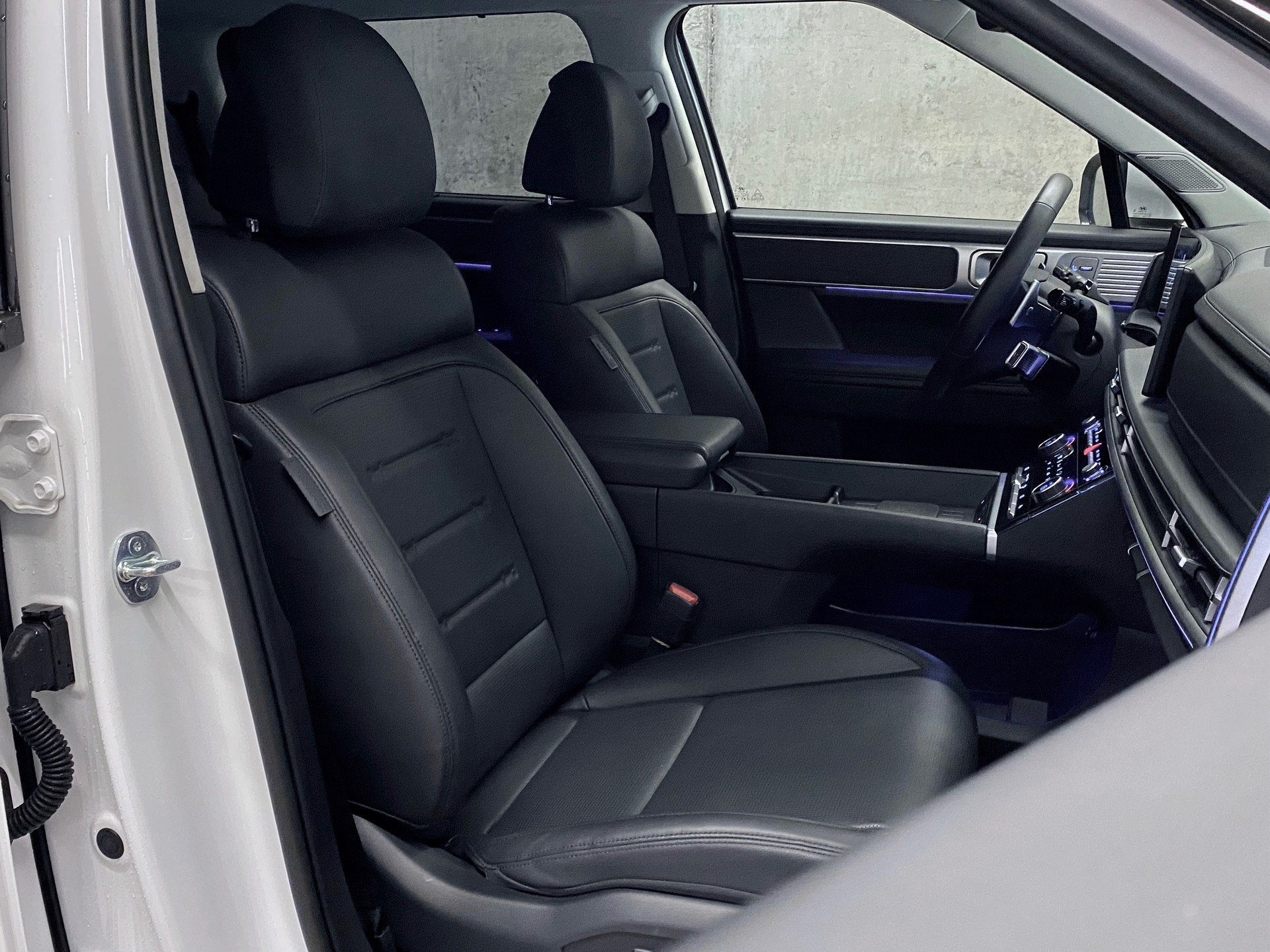 HYUNDAI Santa Fe 1.6 T-GDi*VollHybrid*Swiss*Vertex*4WD*Automatic*-image-4