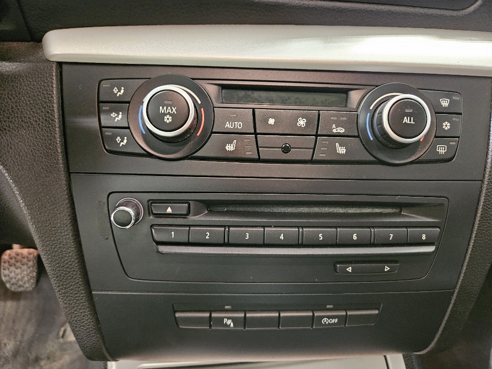 BMW 120i-image-11