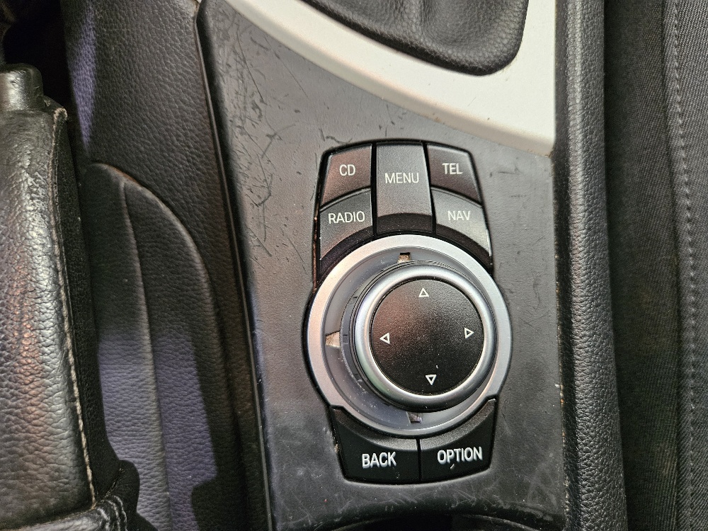 BMW 120i-image-13