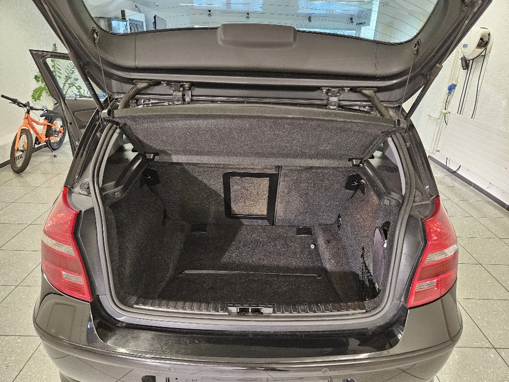 BMW 120i-image-15