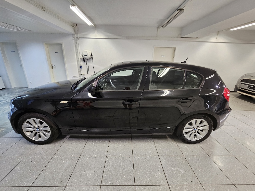 BMW 120i-image-7
