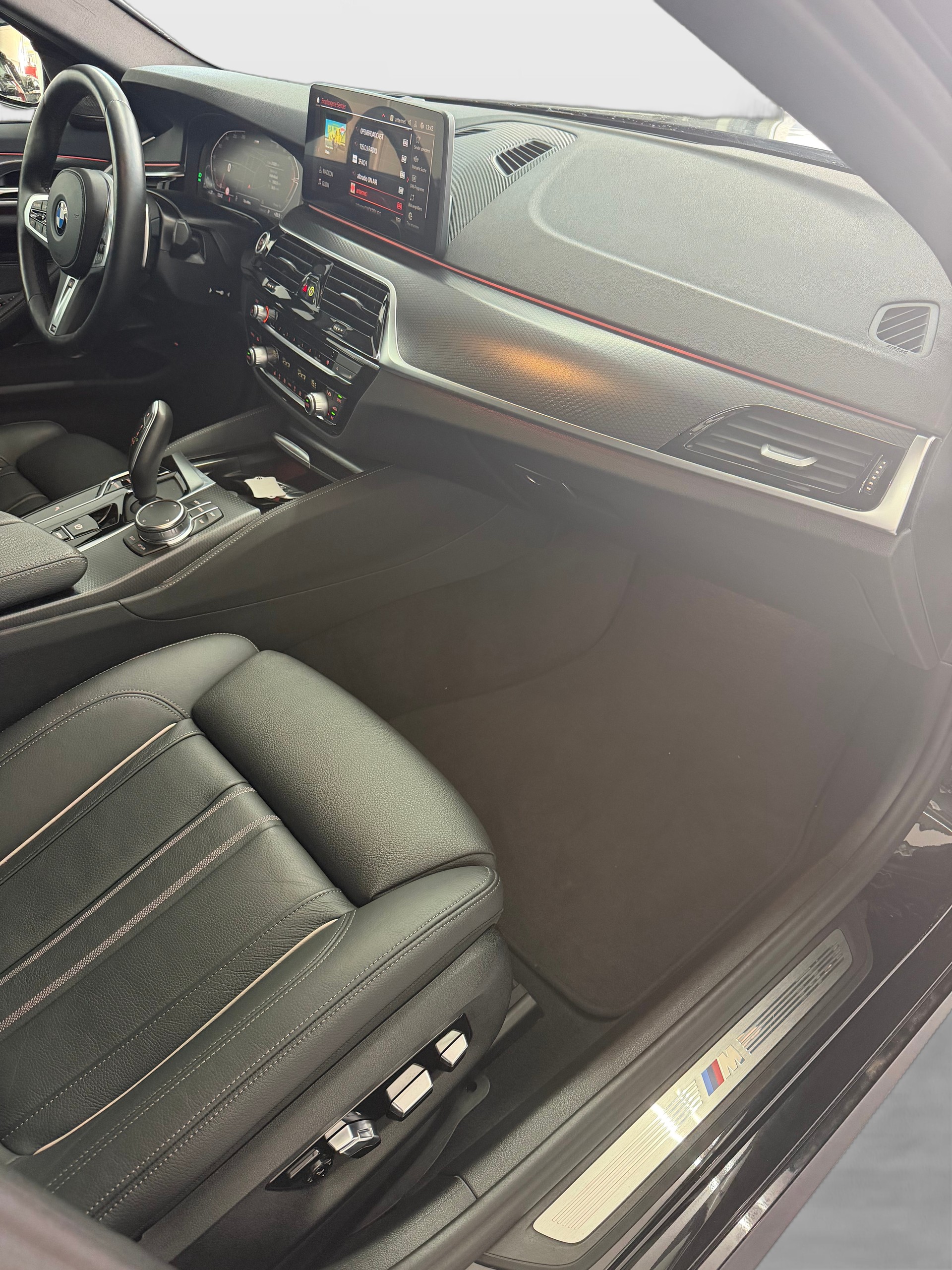 BMW 520d xDrive 48V Touring Pure M Sport Edition-image-10