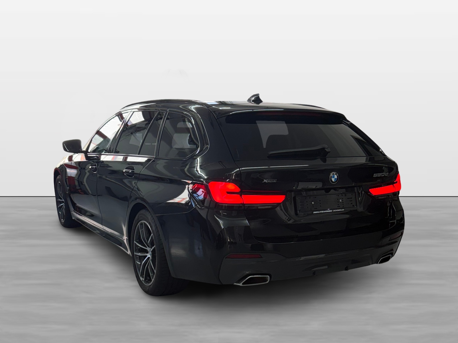 BMW 520d xDrive 48V Touring Pure M Sport Edition-showroom-element-3