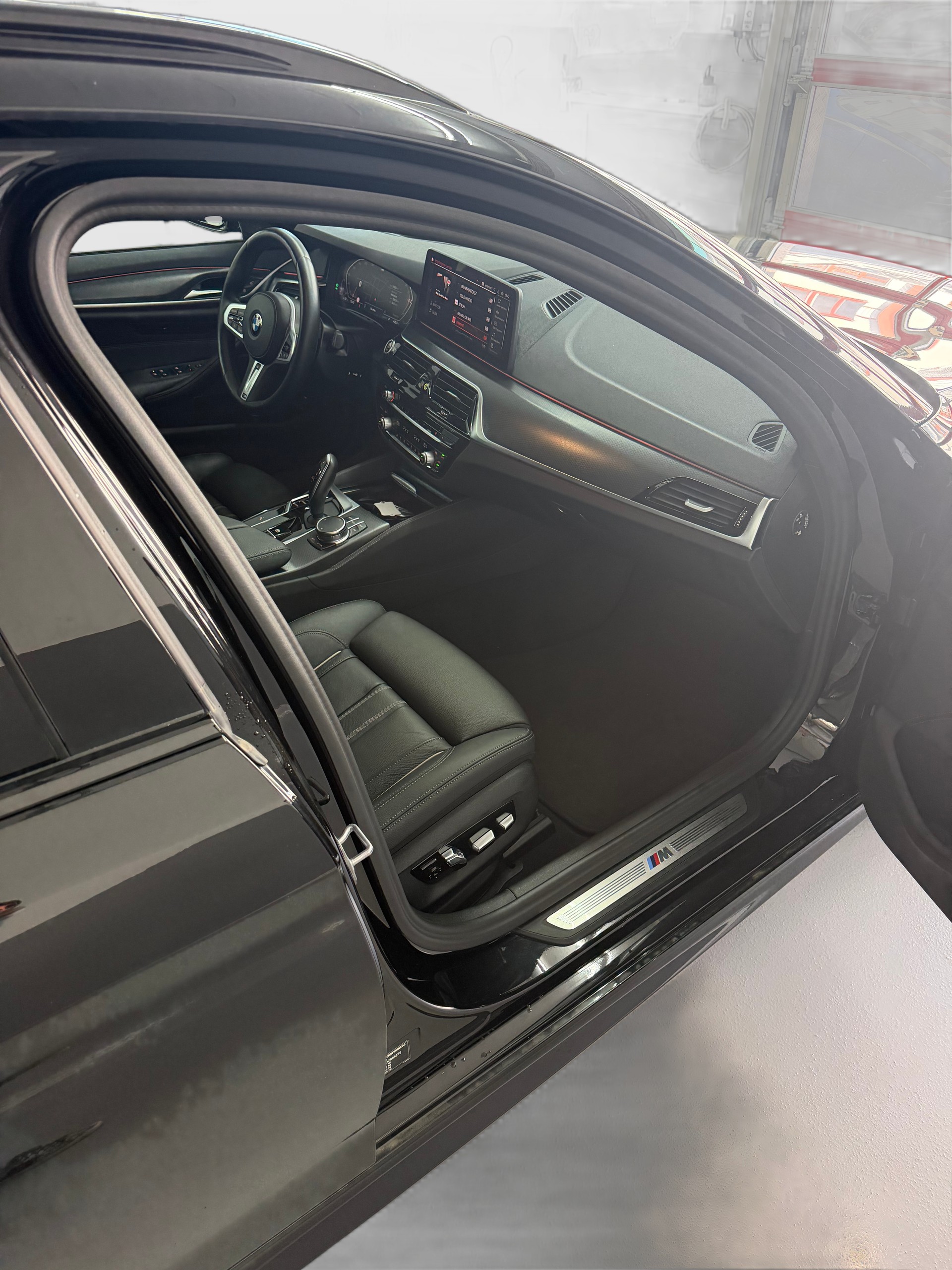 BMW 520d xDrive 48V Touring Pure M Sport Edition-image-9