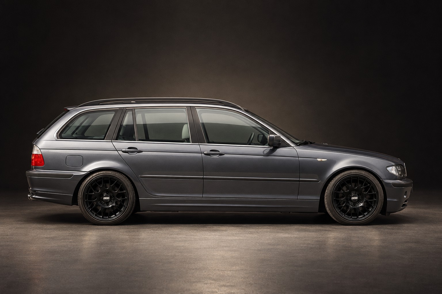 BMW 330xi-image-2