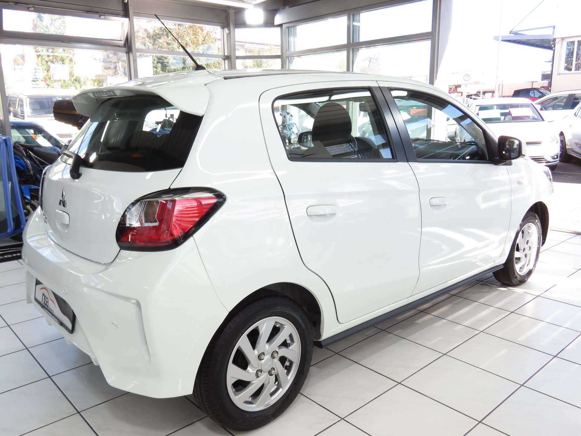 MITSUBISHI Space Star 1.2 CVT Value Automat-showroom-element-3