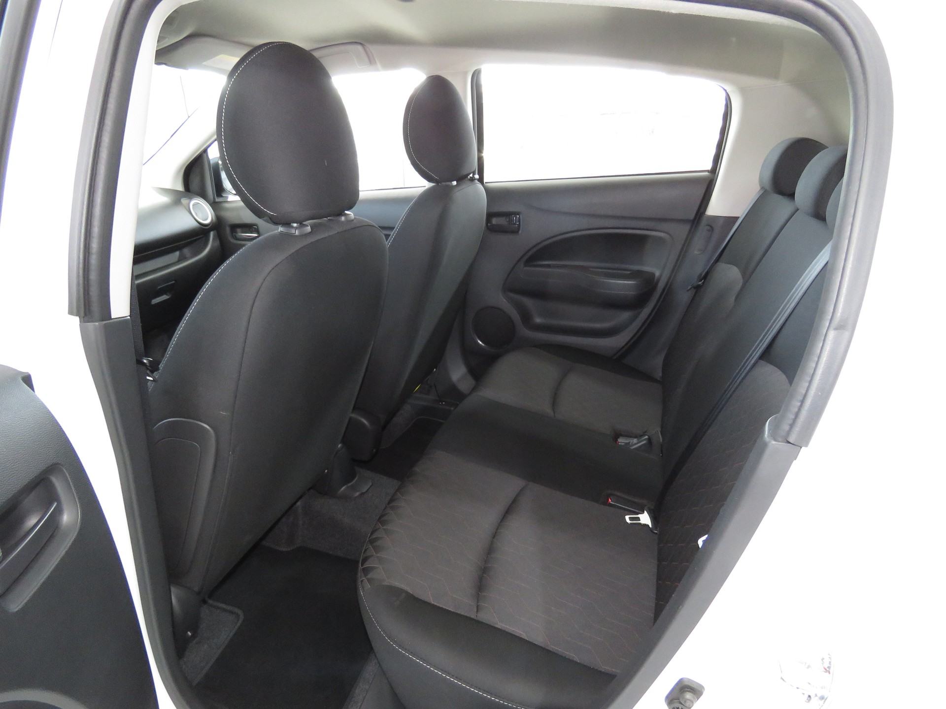 MITSUBISHI Space Star 1.2 CVT Value Automat-image-8