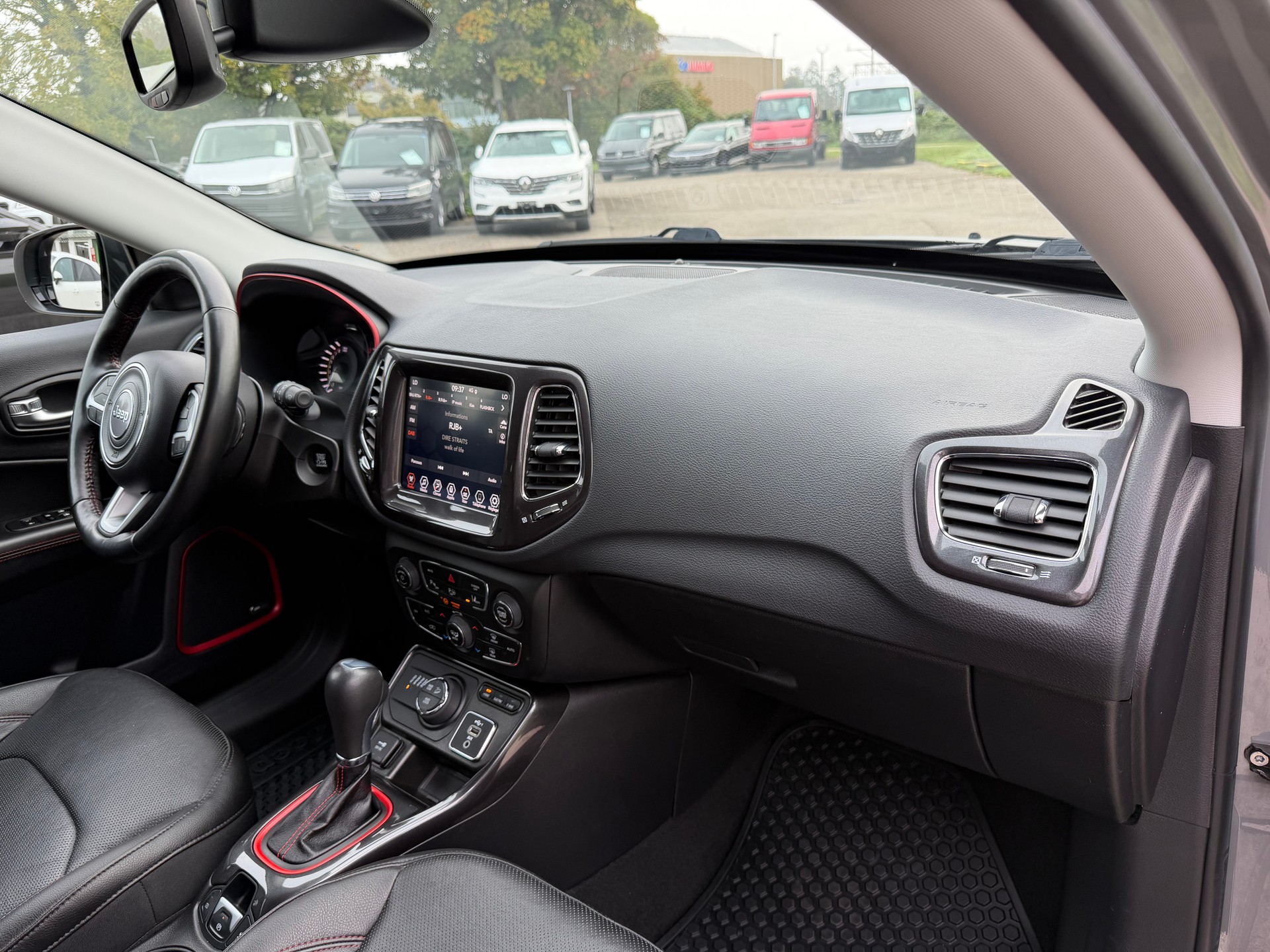 JEEP Compass 1.3 T PHEV Trailhawk AWD-image-17