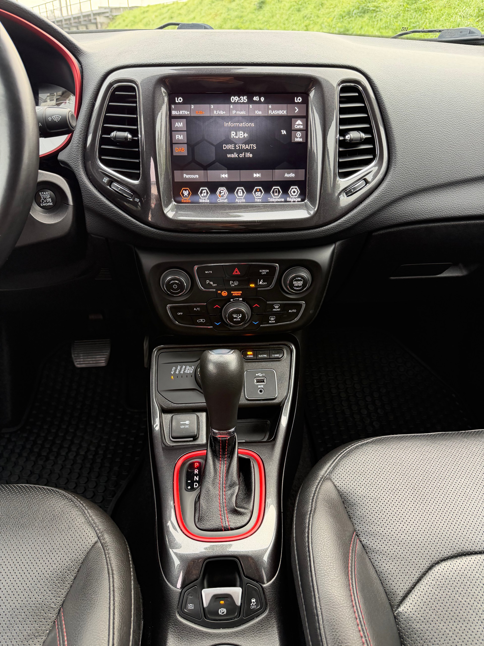 JEEP Compass 1.3 T PHEV Trailhawk AWD-image-11