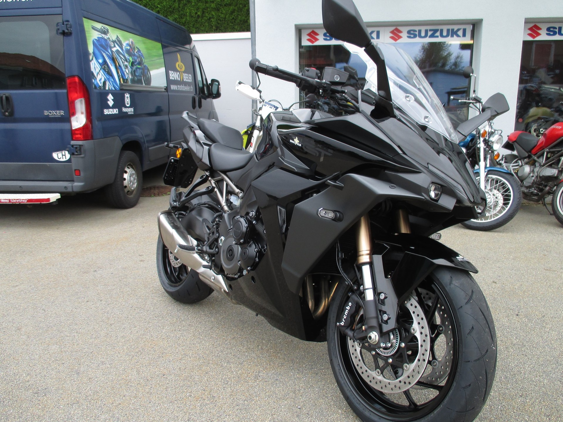SUZUKI GSX-S 1000 GT Travel-image-1