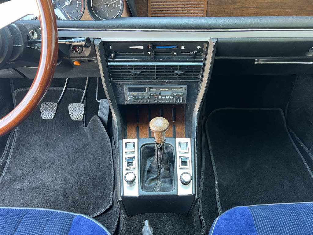 BMW 3.0 CS-image-9