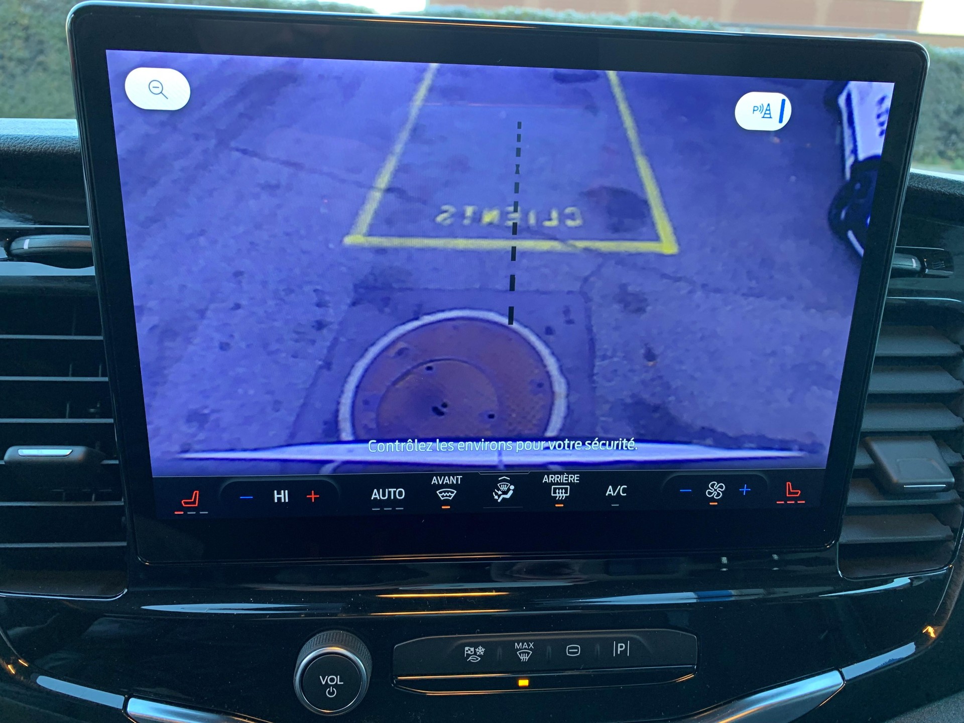 FORD E-Transit Van 350 L2H2 68kWh Trend-image-12