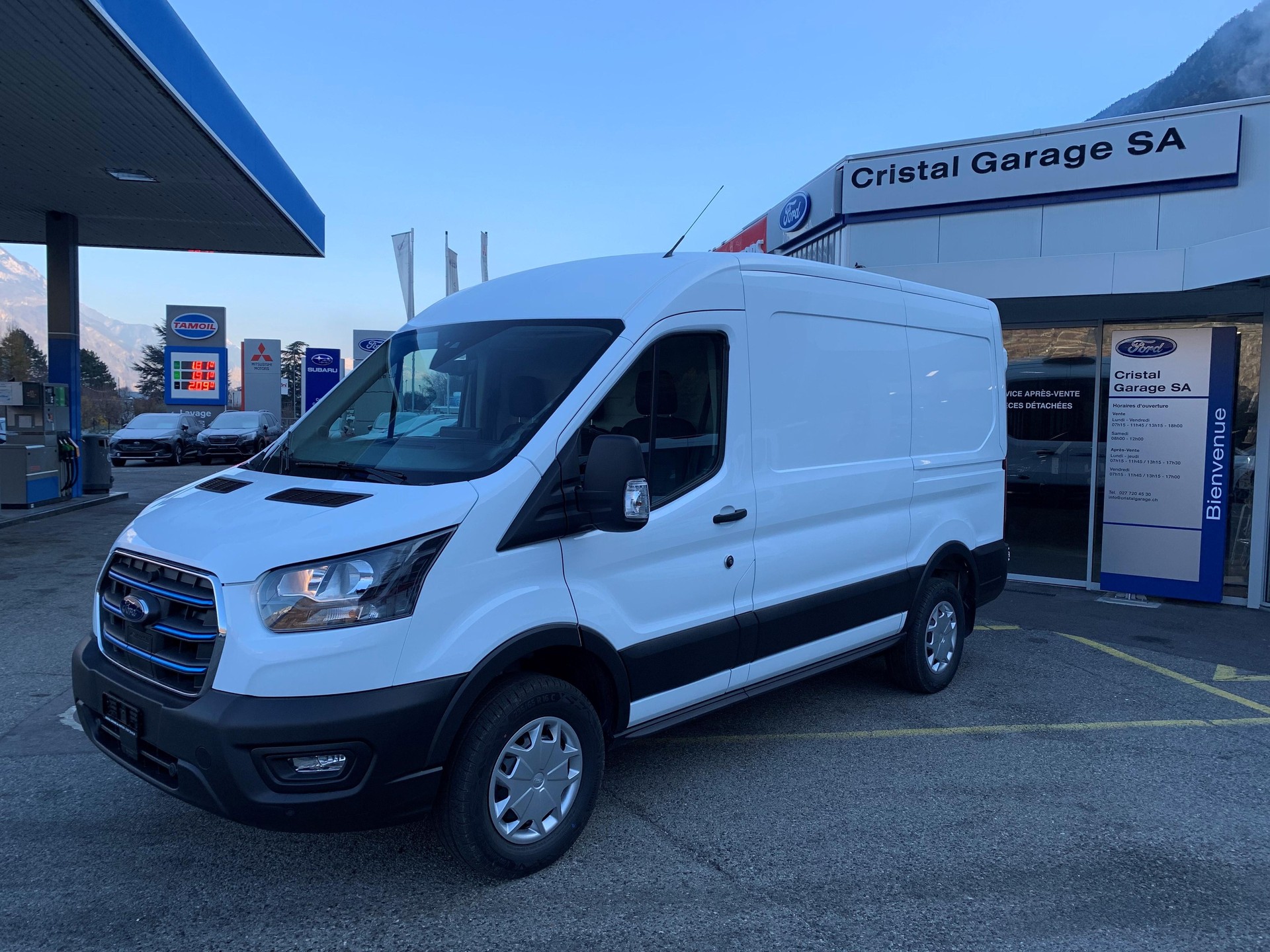 FORD E-Transit Van 350 L2H2 68kWh Trend-showroom-element-1