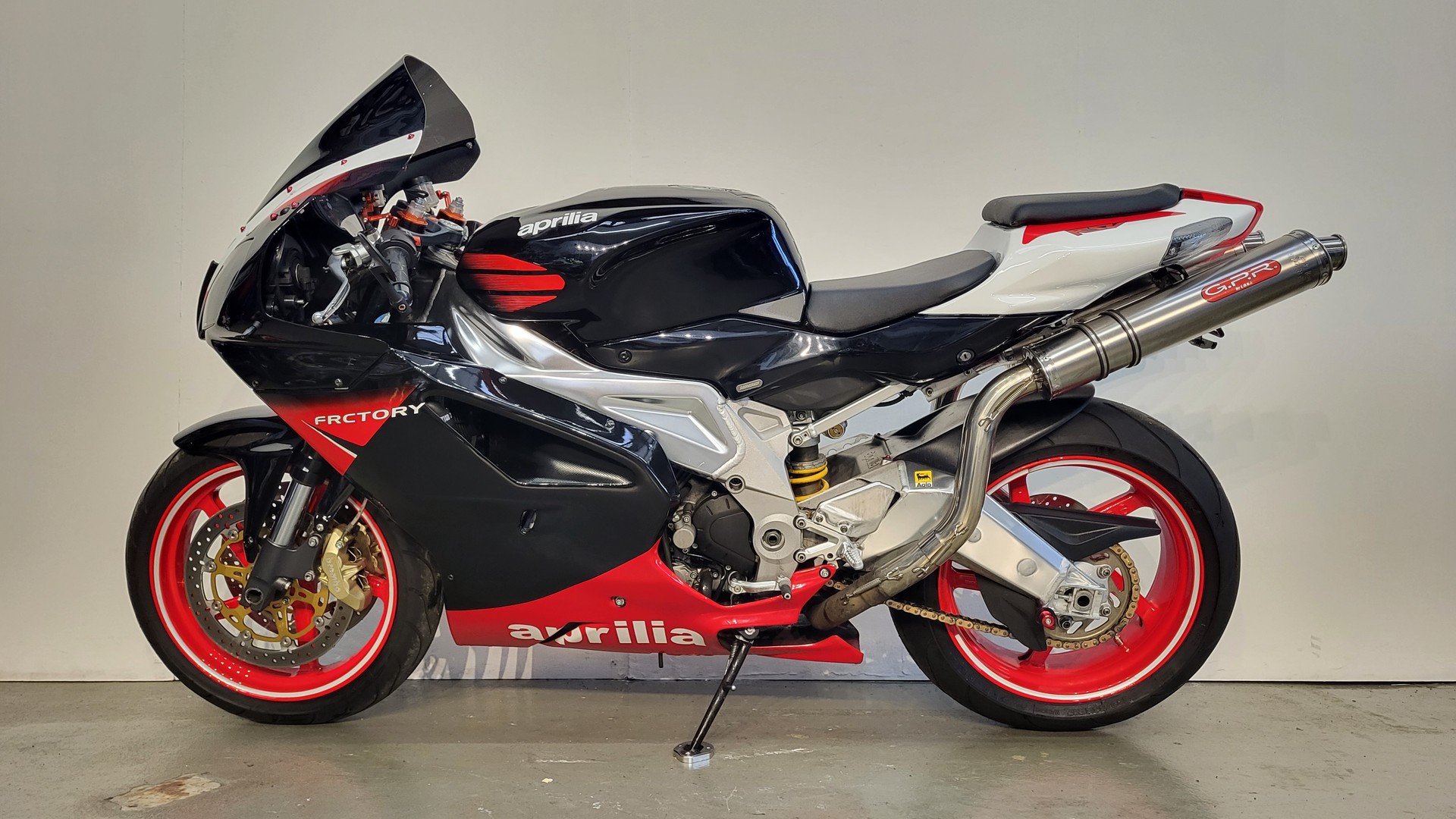 APRILIA RSV 1000 R-image-1