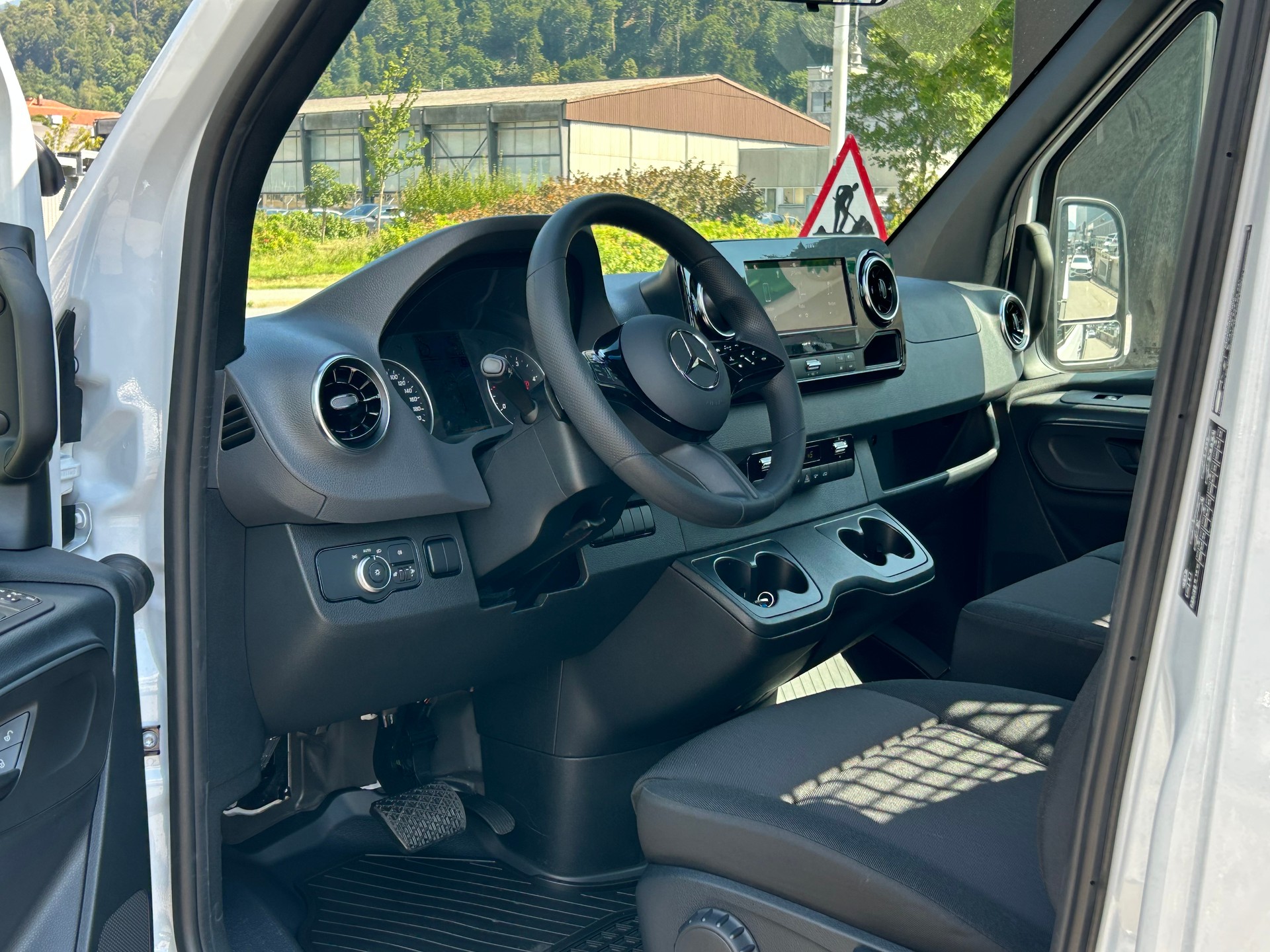 MERCEDES-BENZ Sprinter 317 CDI PRO CH Standard-image-8