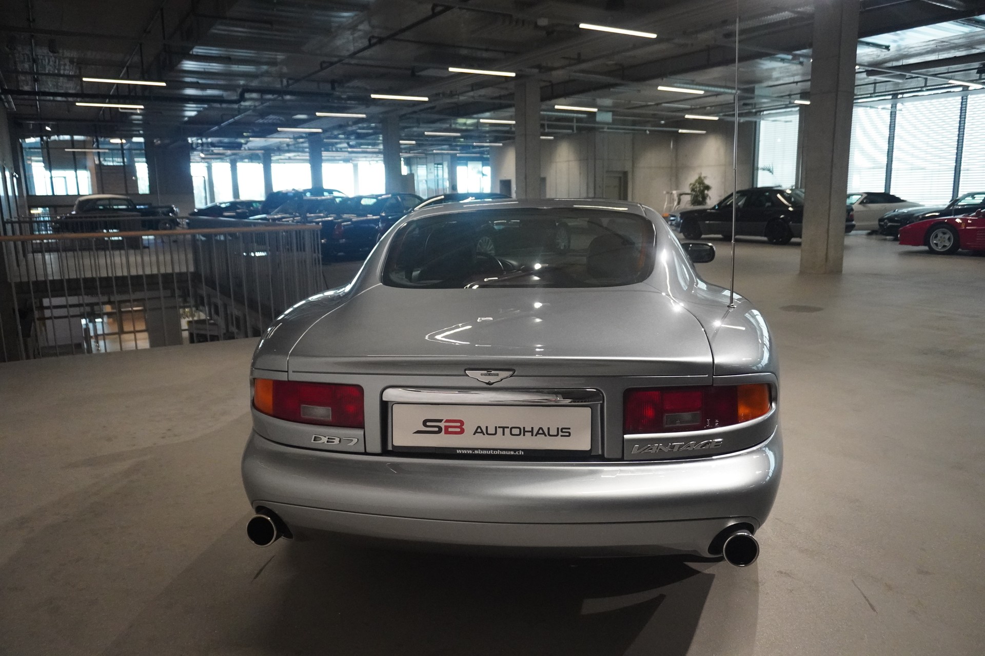 ASTON MARTIN DB7 Vantage-image-15