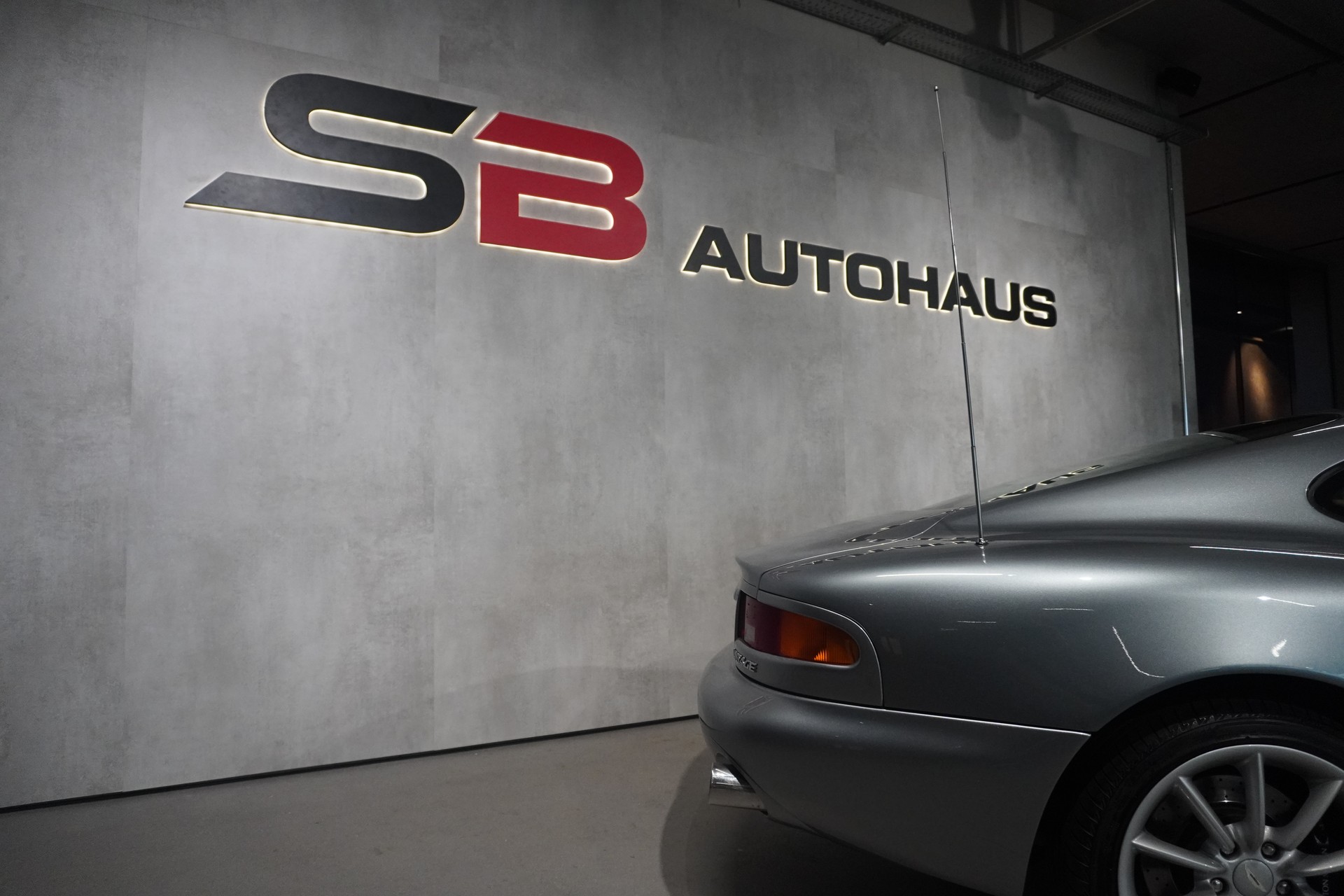 ASTON MARTIN DB7 Vantage-image-13