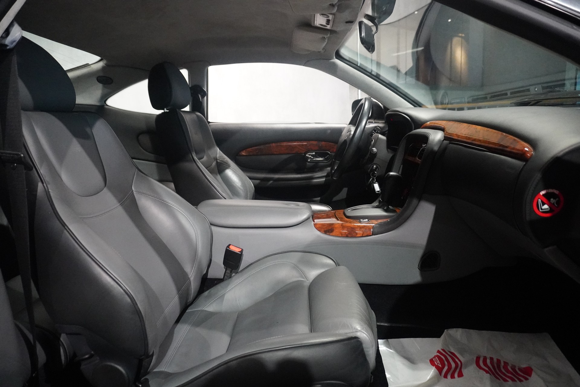 ASTON MARTIN DB7 Vantage-image-6