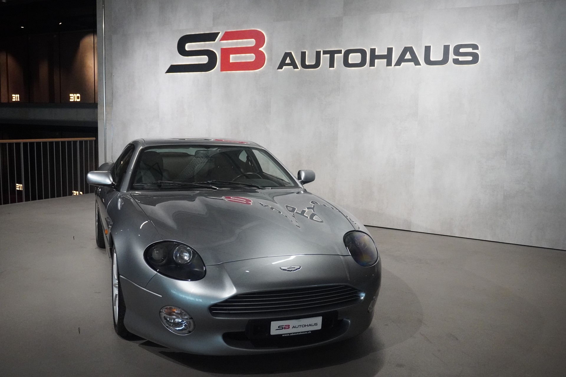 ASTON MARTIN DB7 Vantage-showroom-element-3