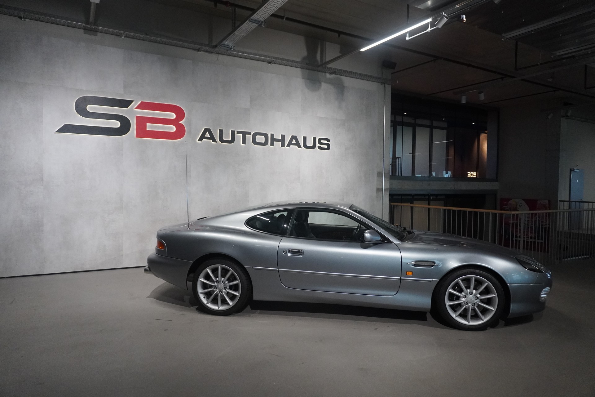 ASTON MARTIN DB7 Vantage-showroom-element-1