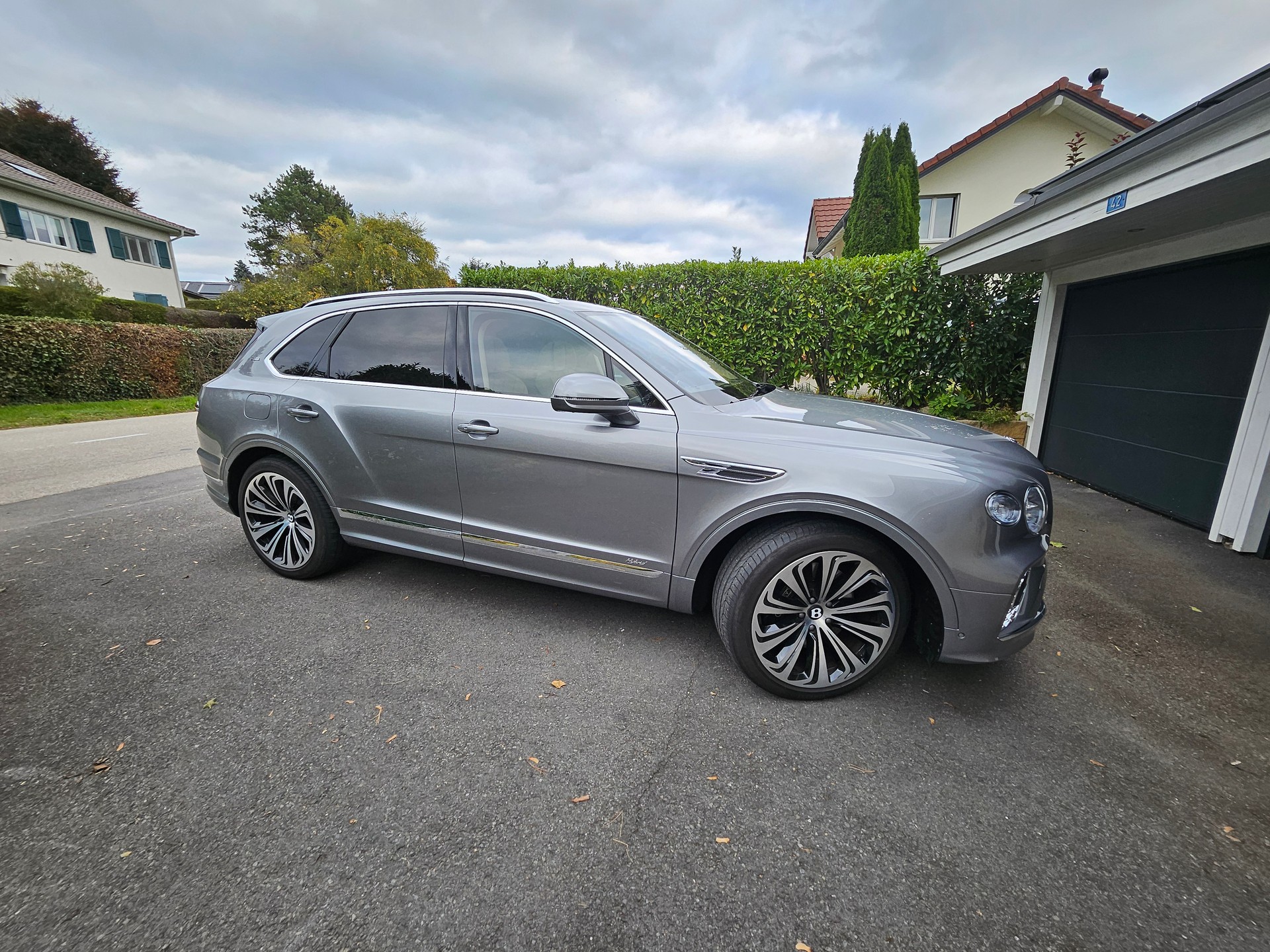 BENTLEY Bentayga V6 Hybrid First Edition
