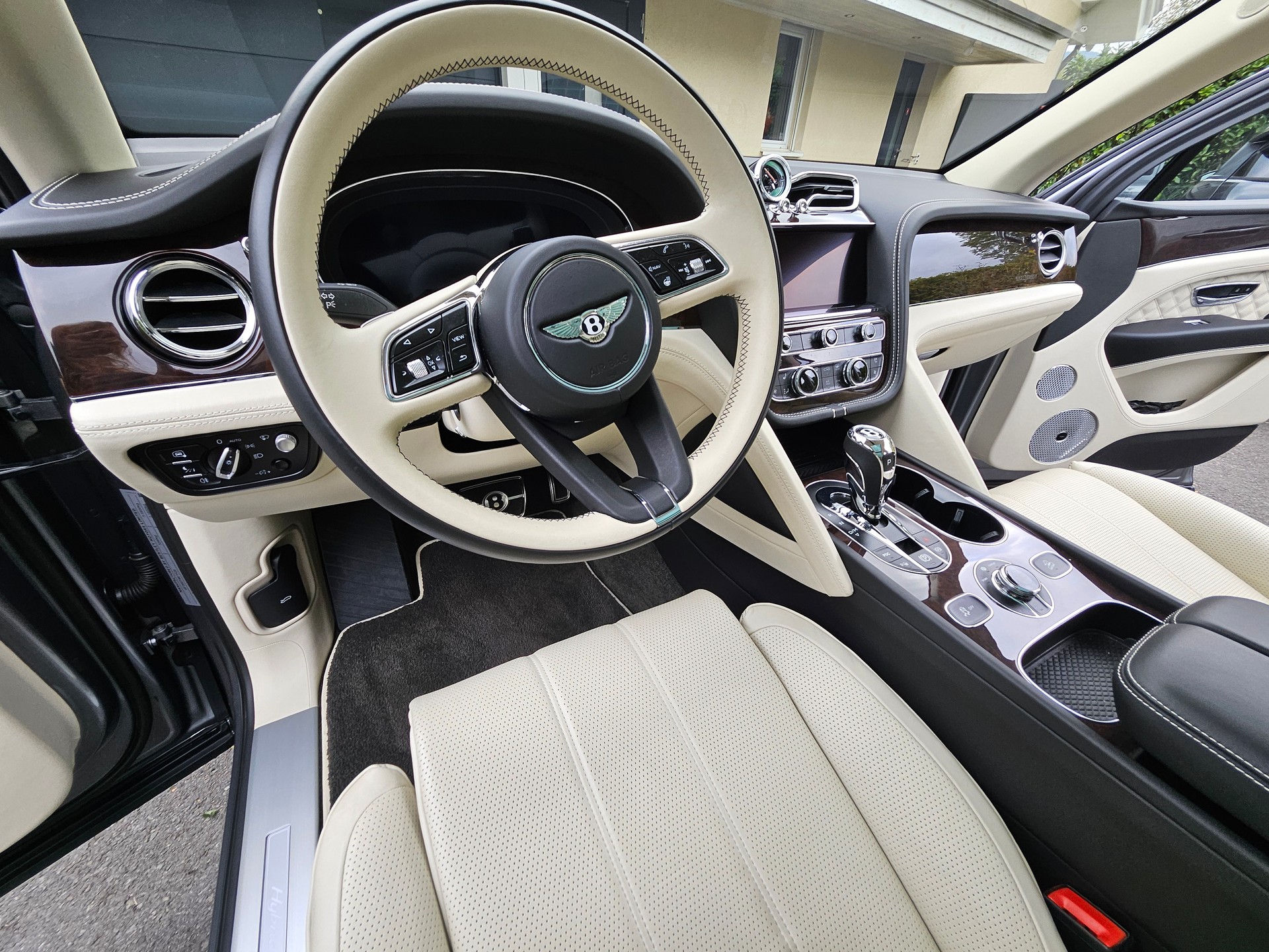 BENTLEY Bentayga V6 Hybrid First Edition-image-9