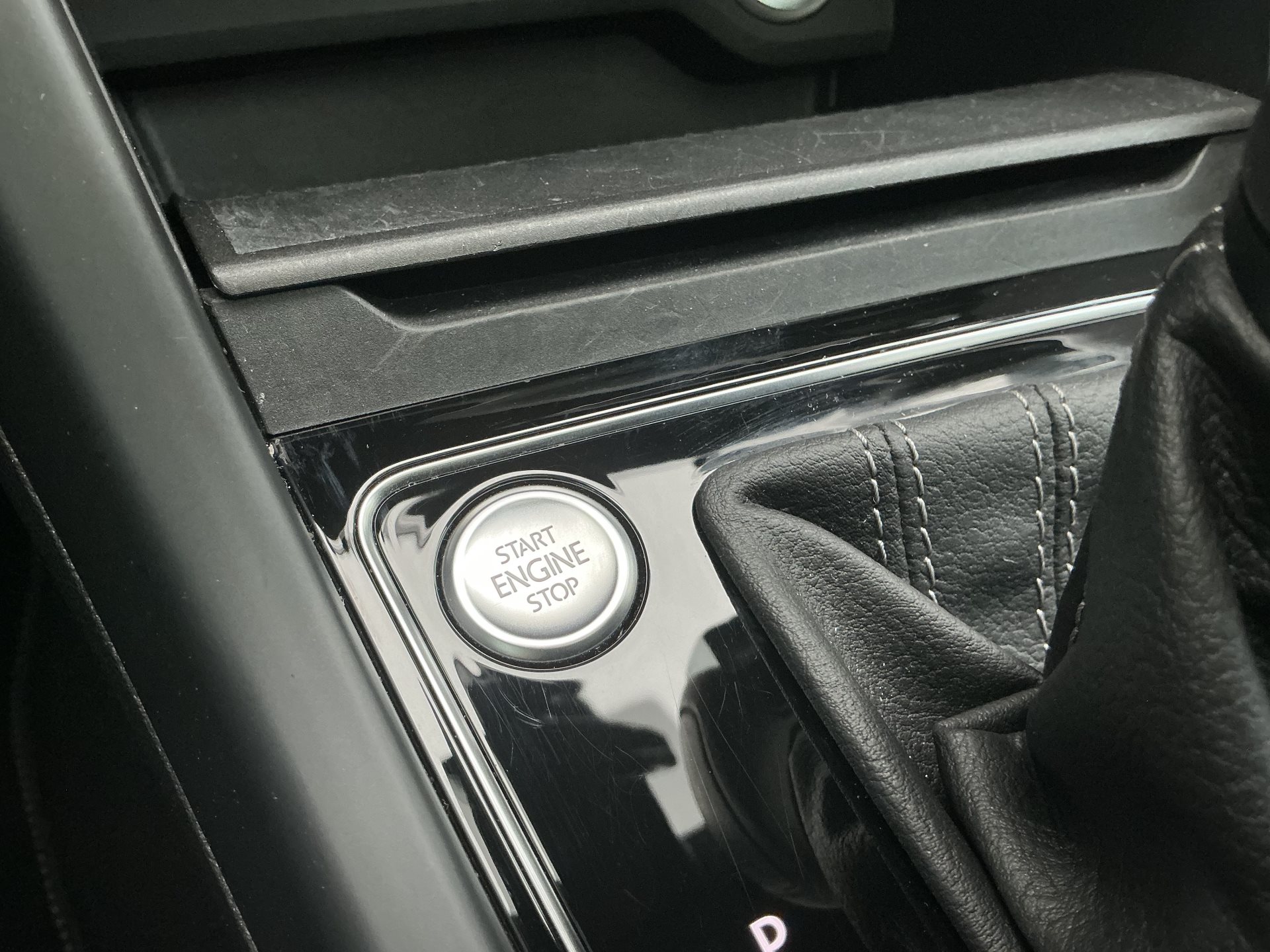 VW Touran 1.5 TSI DSG HIGHLINE R-LINE *** PANORAMAGLASDACH ***-image-24